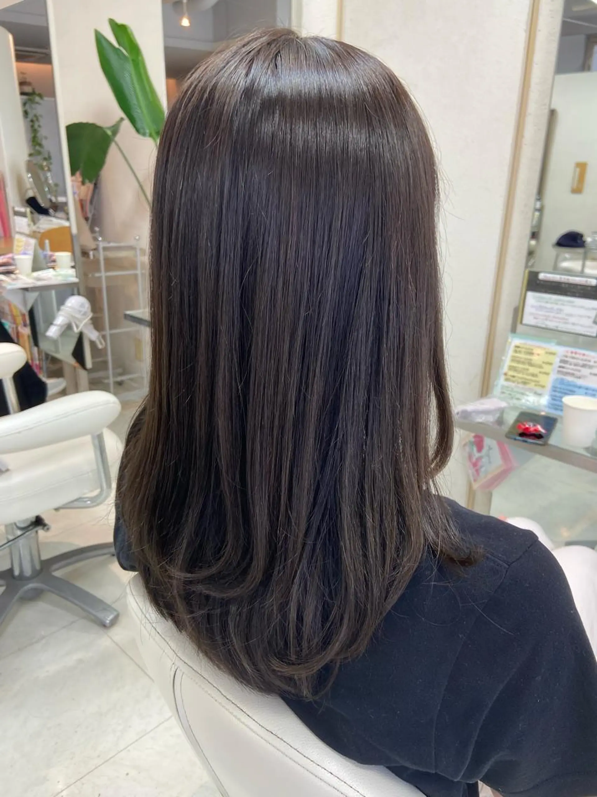 セミロング カラー オリーブカラー レイヤーカット カット ヘアカラー トリートメント 菊地 美憂のヘアスタイル