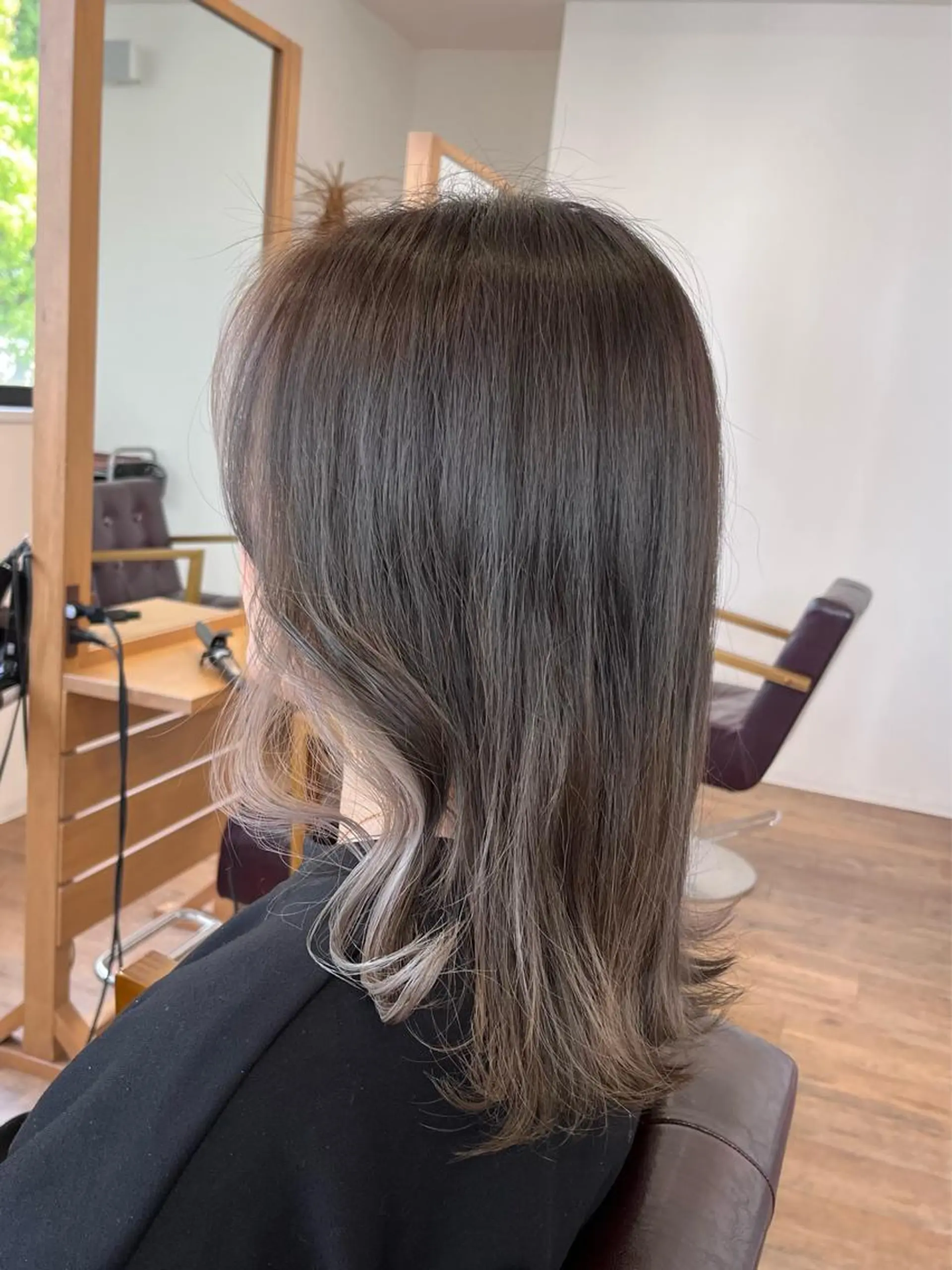 ミディアム カラー ミストバング ベージュカラー ブリーチ  フェイスフレーミング ミルクティーベージュ KIZU 髪質改善 オカルト怪談のヘアスタイル