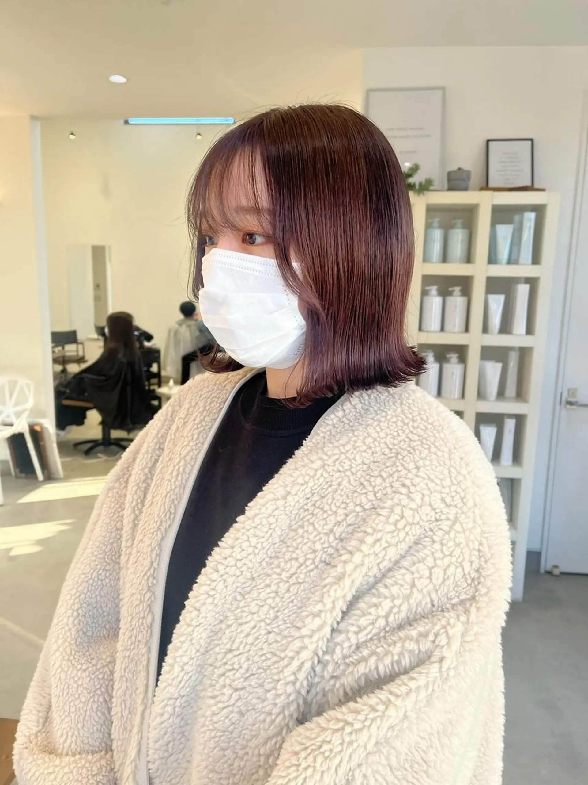 ミディアム カラー ブリーチ ボルドーカラー カット mir所属・長山 茉白のヘアスタイル