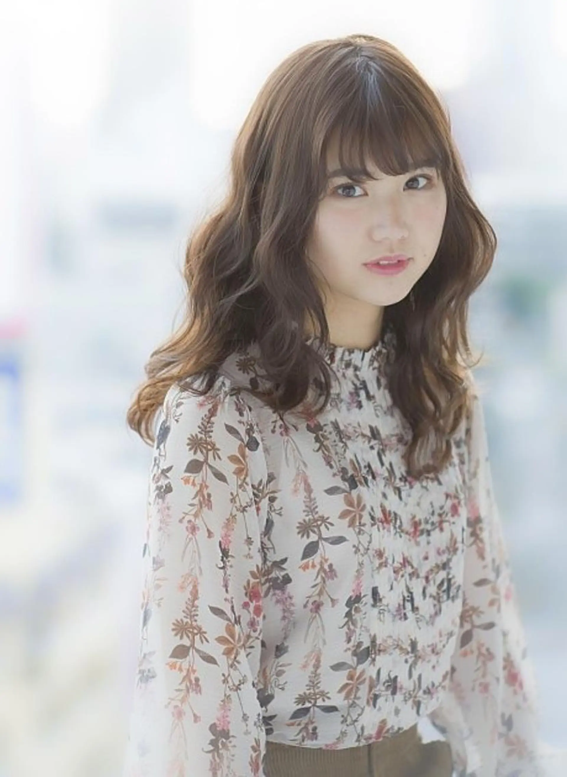 ミディアム 鈴木 奈波のヘアスタイル