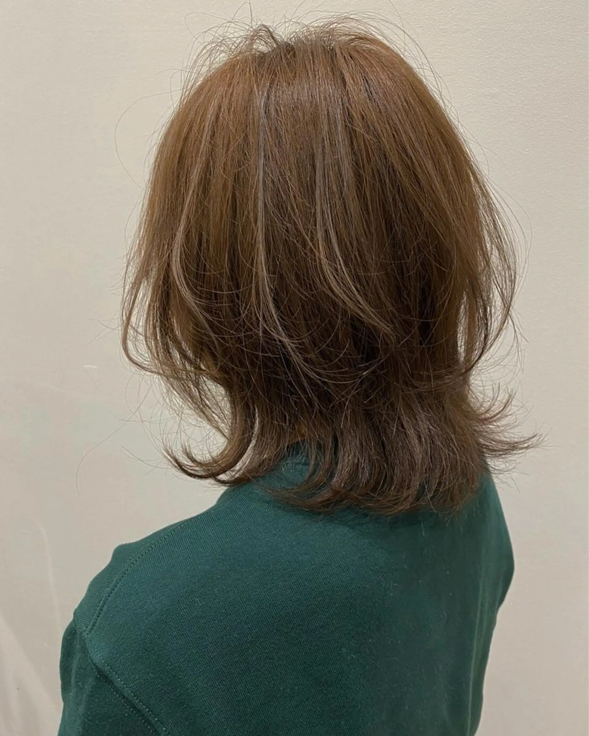 ミディアム カラー 石田 優菜のヘアスタイル