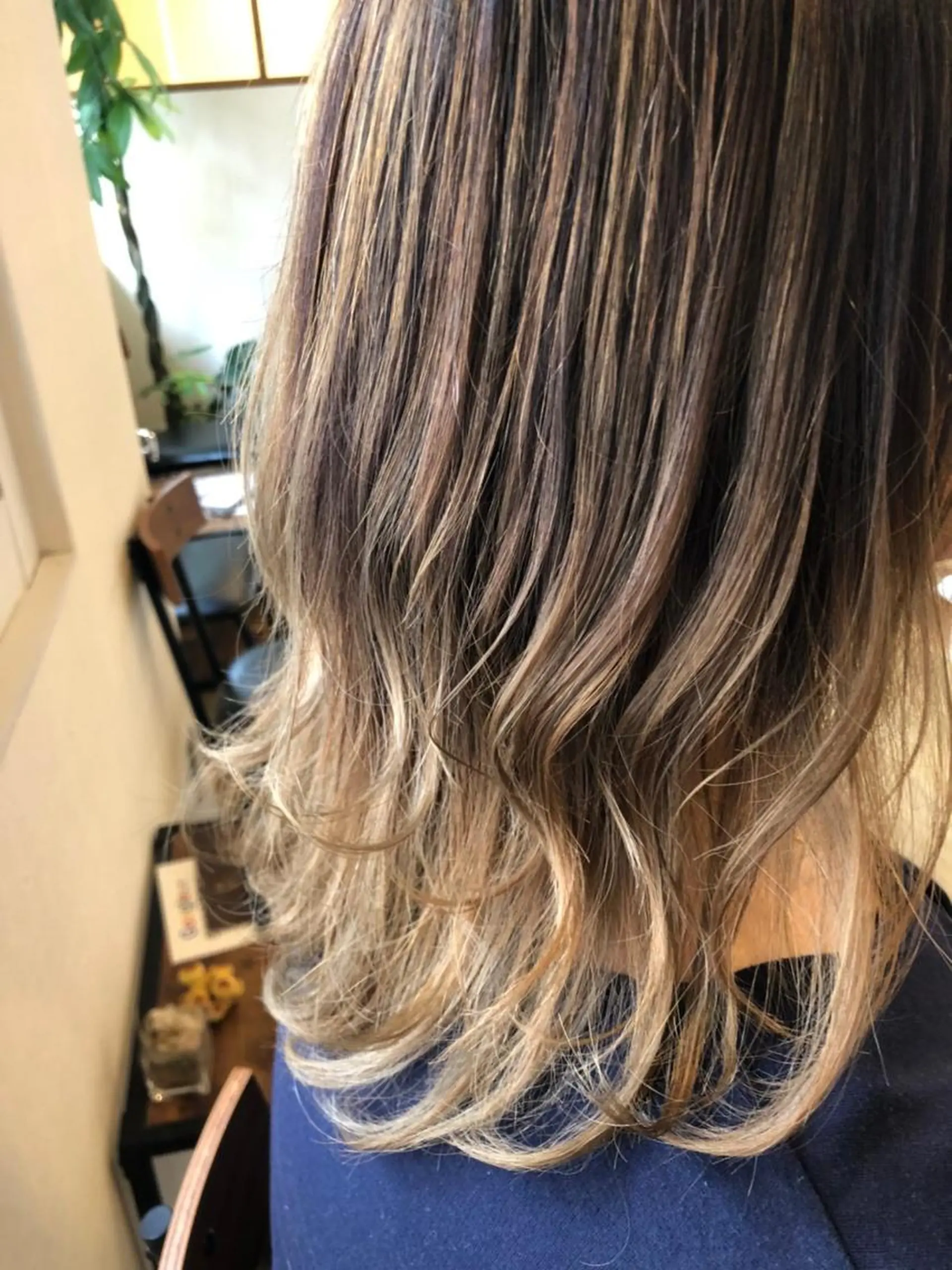 ミディアム カラー chill out 南塚口本店のヘアスタイル