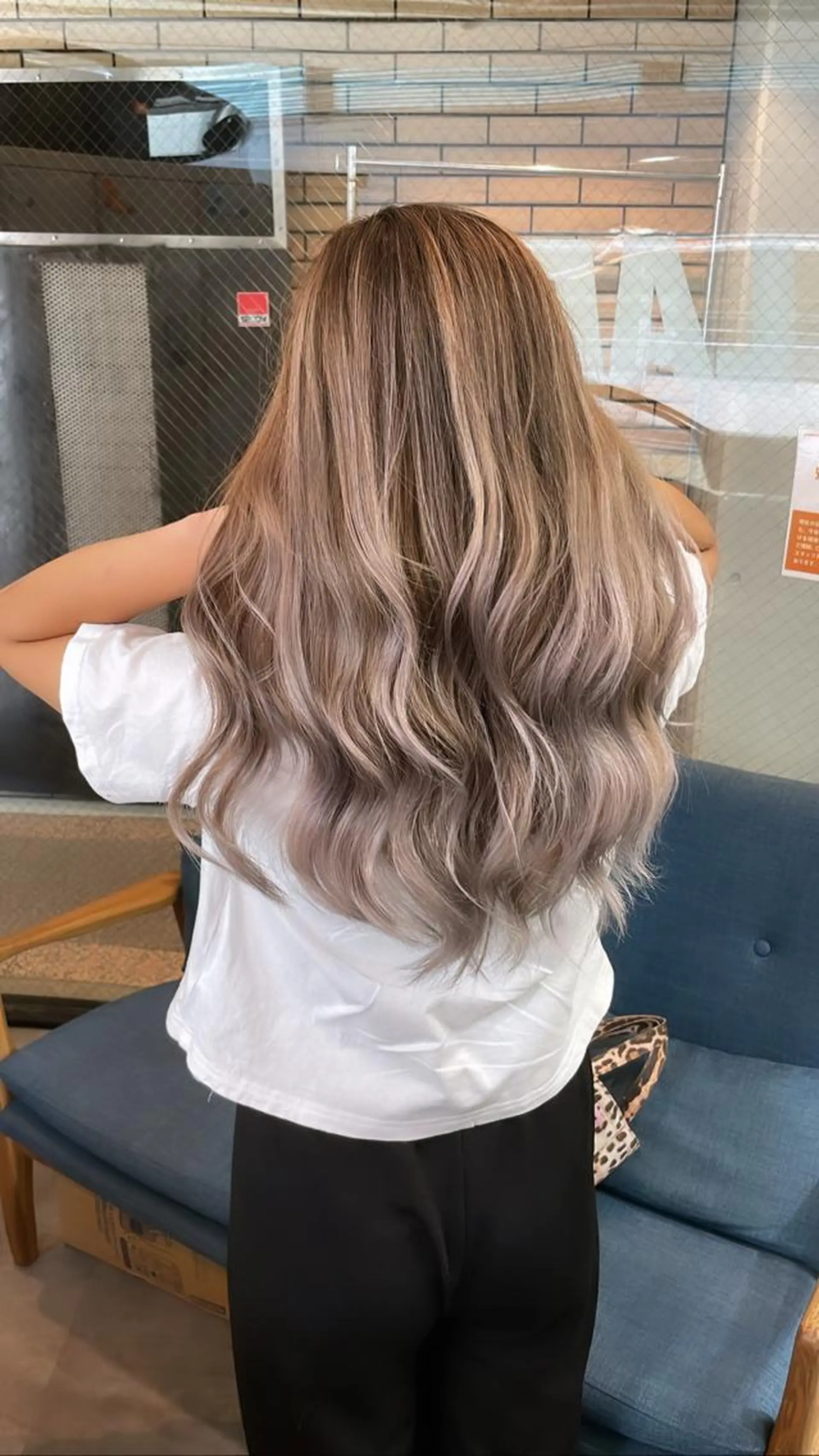 セミロング ヘアカラー トリートメント 難波ブリーチカラー 伊藤洋輝のヘアスタイル