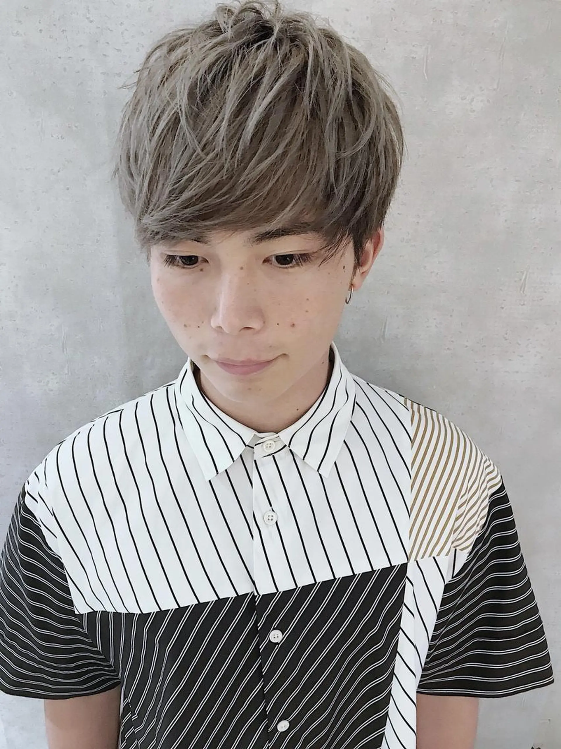 メンズ カラー ショート メンズブリーチ メンズハイライト メンズインナーカラー アディクシーカラー ブリーチ MOU namba ムウナンバのヘアスタイル