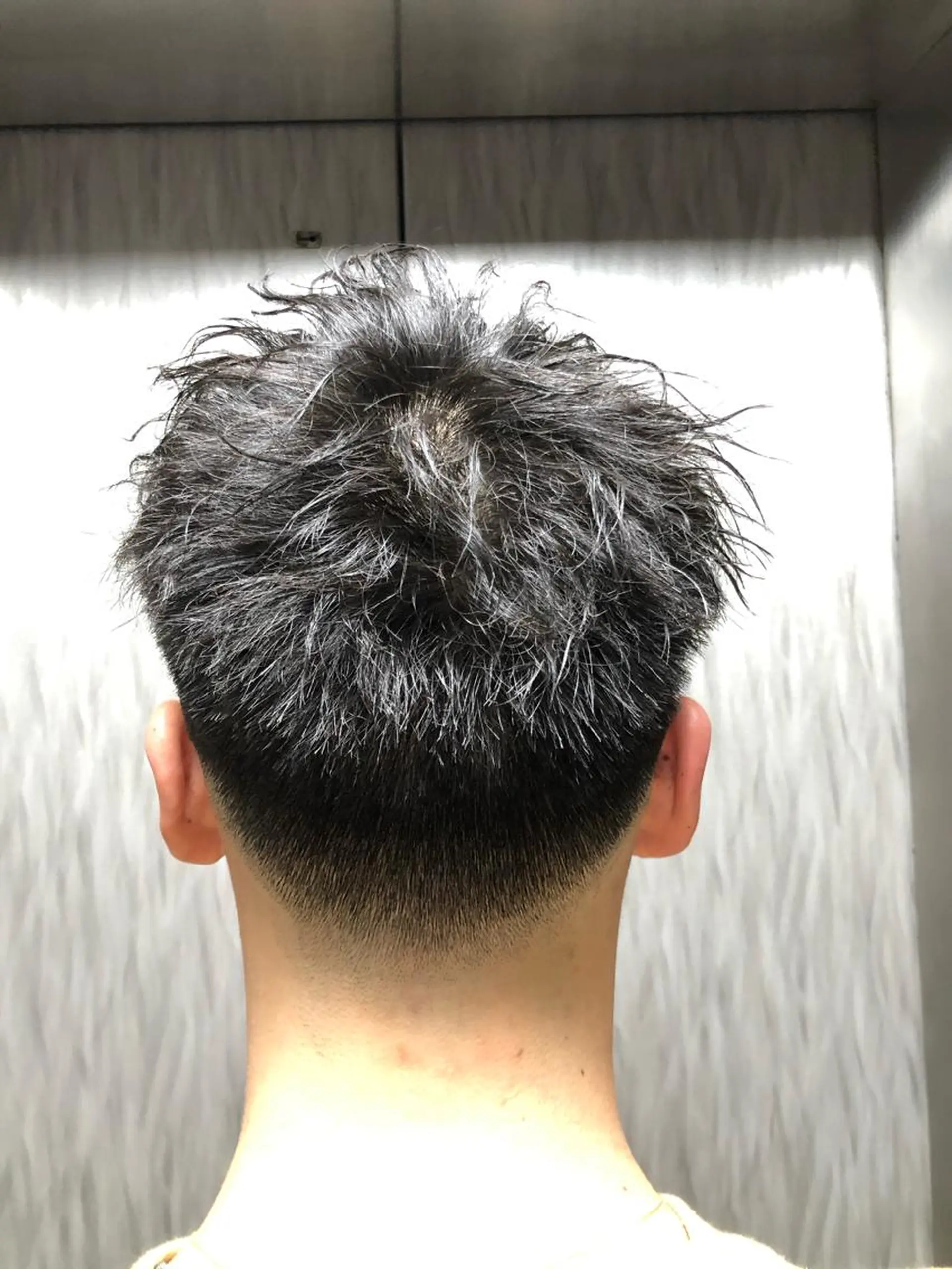 ショート パーマ メンズ フェードカット メンズパーマ メンズツイストパーマ ツイストパーマ 【店長】福田 健人のヘアスタイル