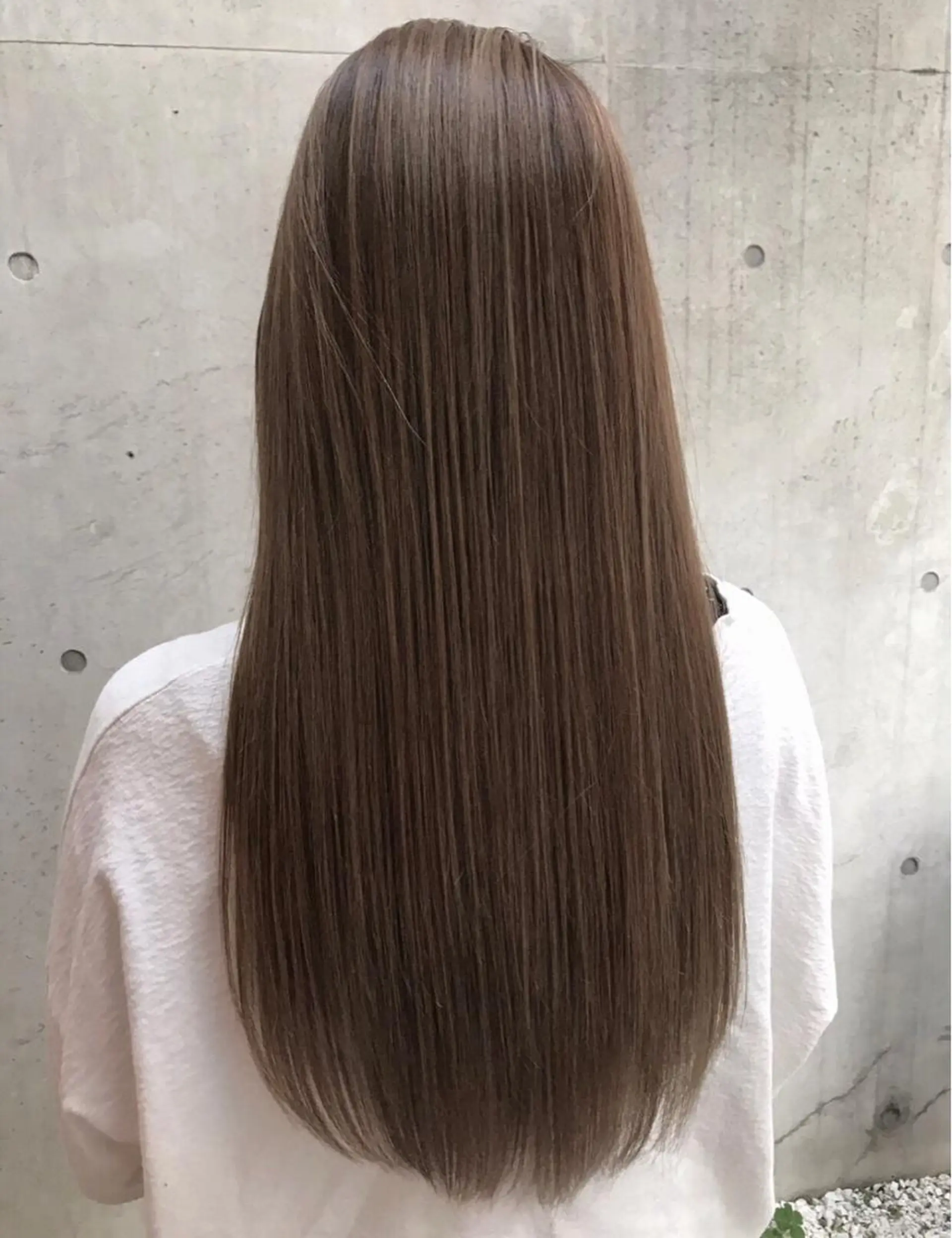 ロング カラー アッシュ アッシュブラウン ベージュカラー 黒髪 ブラウンカラー カット ヘアカラー トリートメント DX  SHARE  SALON 　SHIBUYA所属・AKI アキのヘアスタイル
