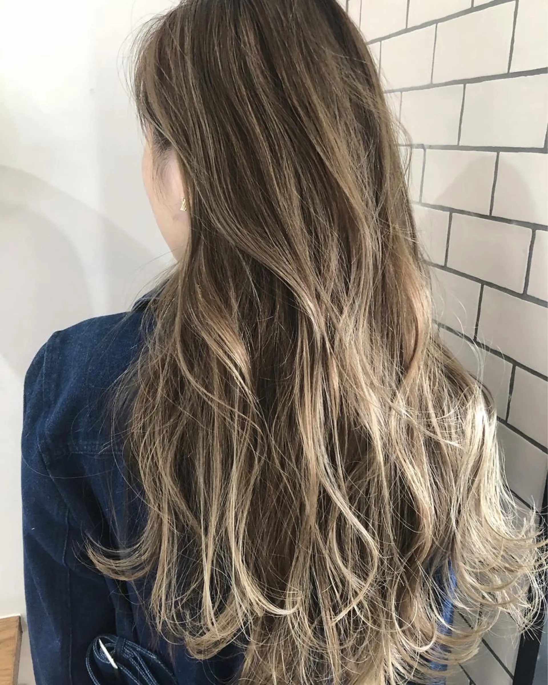 ロング ハイライト ヘアカラー トリートメント 西藤 葵のマツエク・マツパデザイン