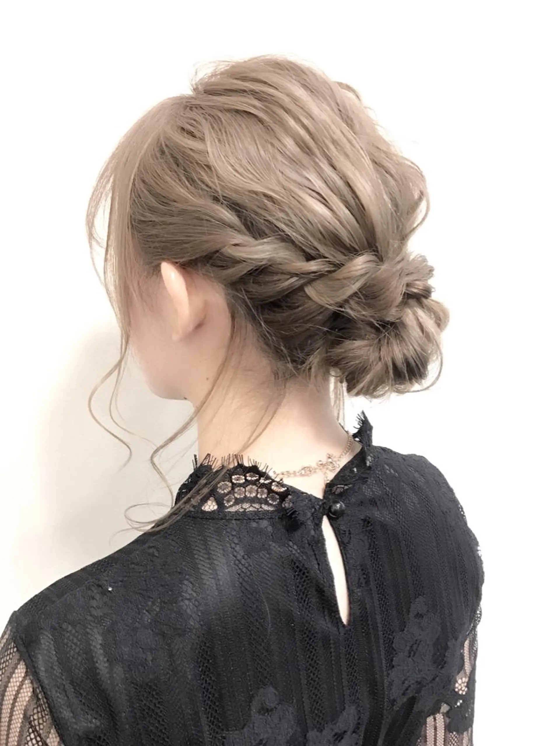 セミロング ヘアアレンジ 沢田 瞳のヘアスタイル