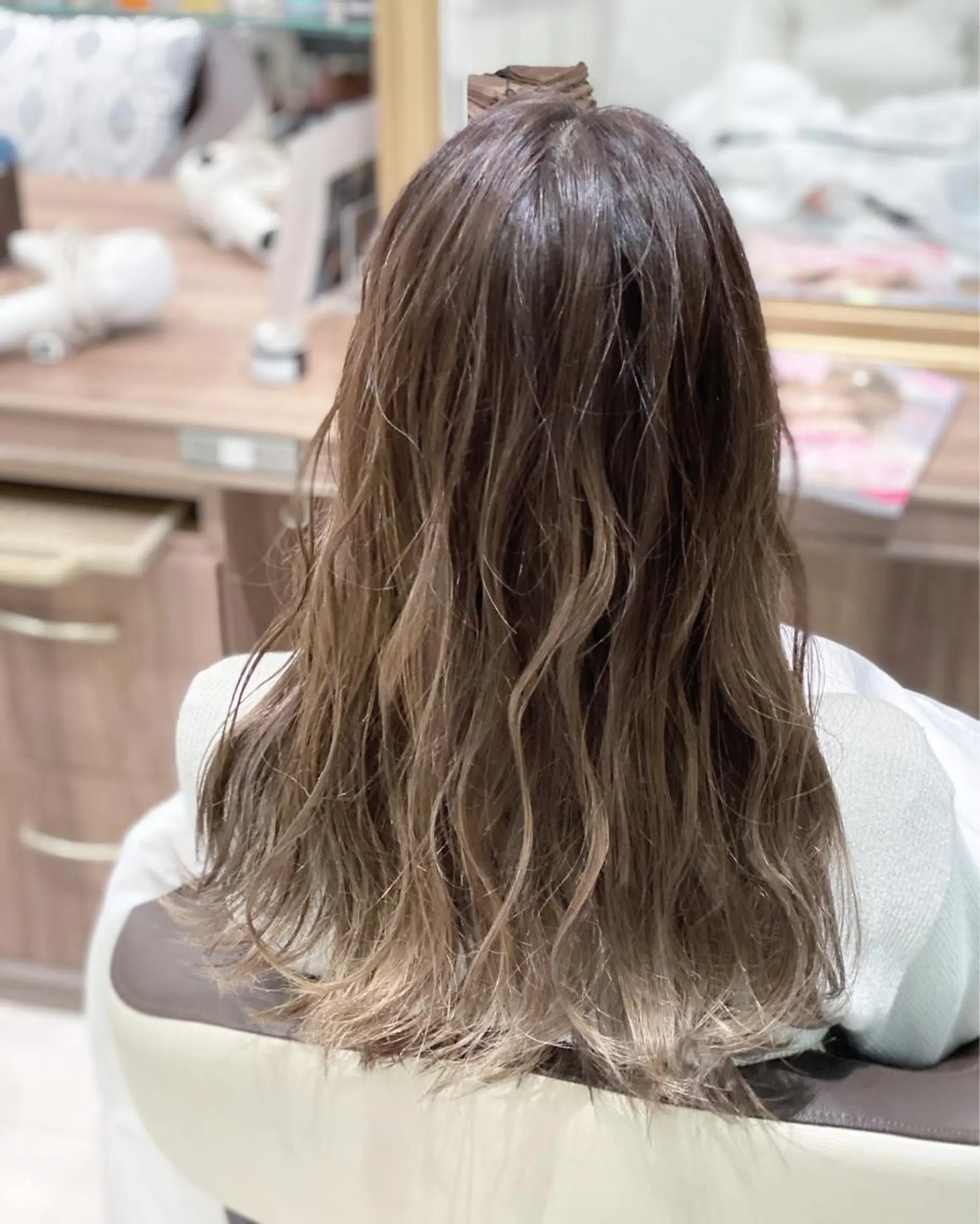 ロング カラー ベージュカラー ハイライトカラー ラベンダーカラー ミルクティーベージュ ハイライト 💎大人ハイライト 💎上杉一也💎のヘアスタイル