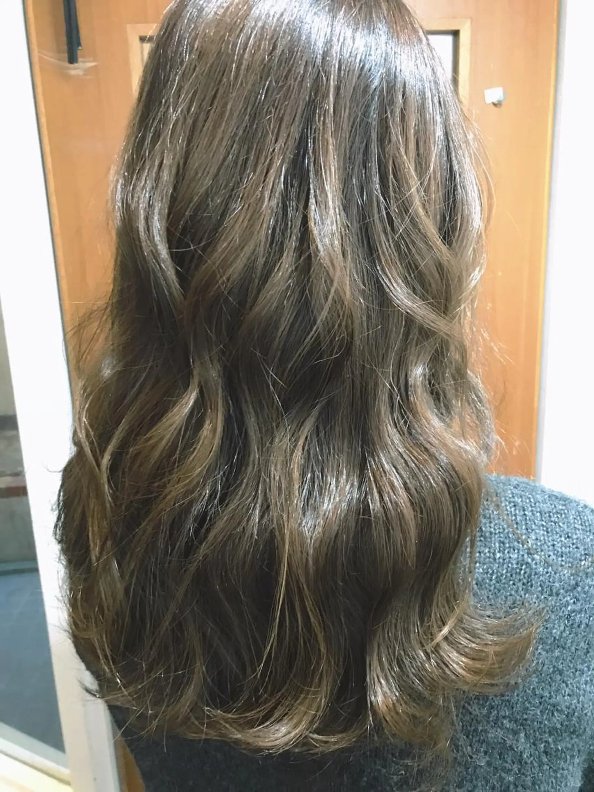 ロング ハイライト ヘアカラー トリートメント 山本 みきのヘアスタイル