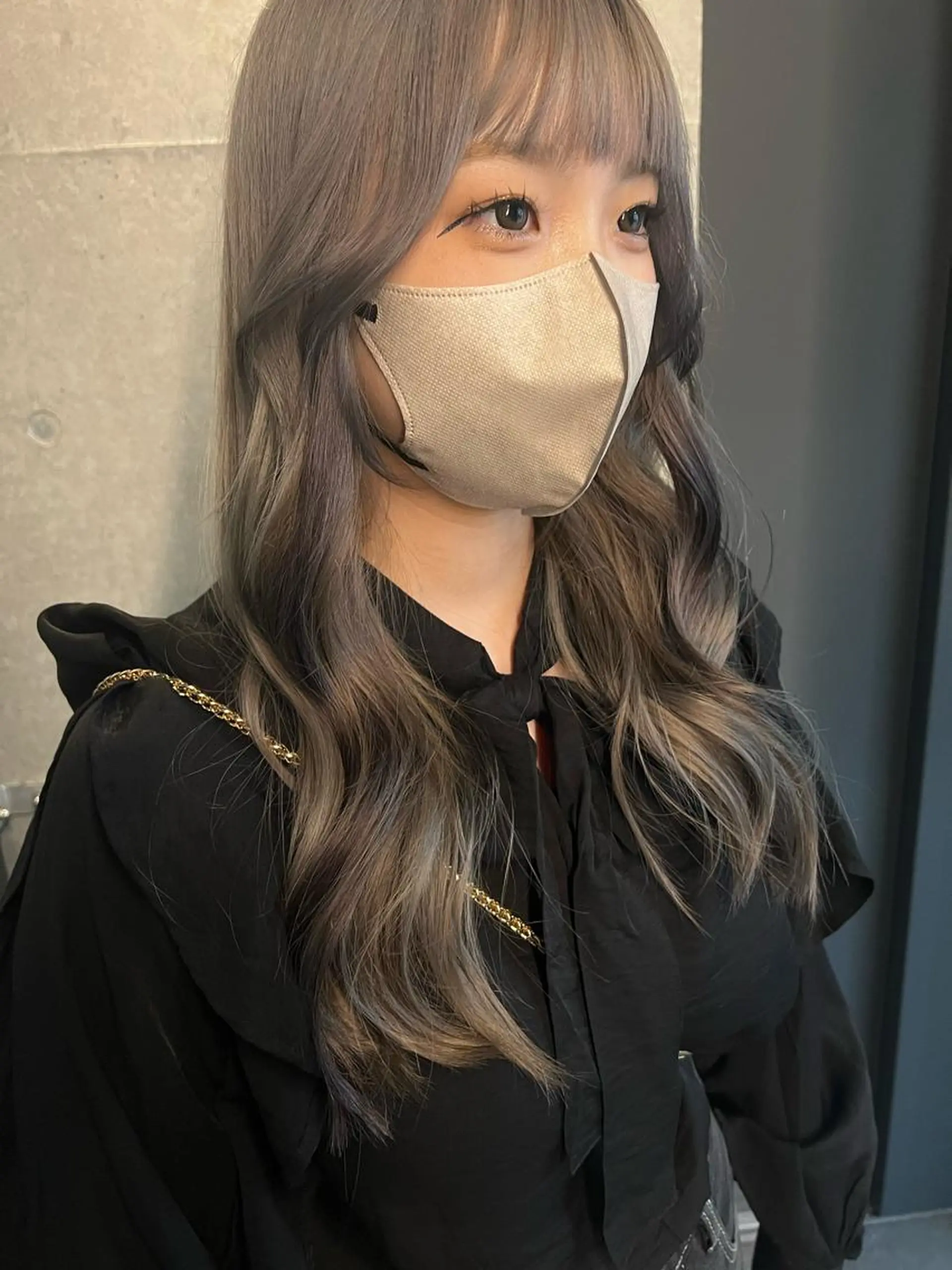 ロング シールエクステ アッシュ ラベンダーベージュ パープルカラー エクステ カット エクステ ＤＥＳＴ所属・吉野 瑳桜のヘアスタイル