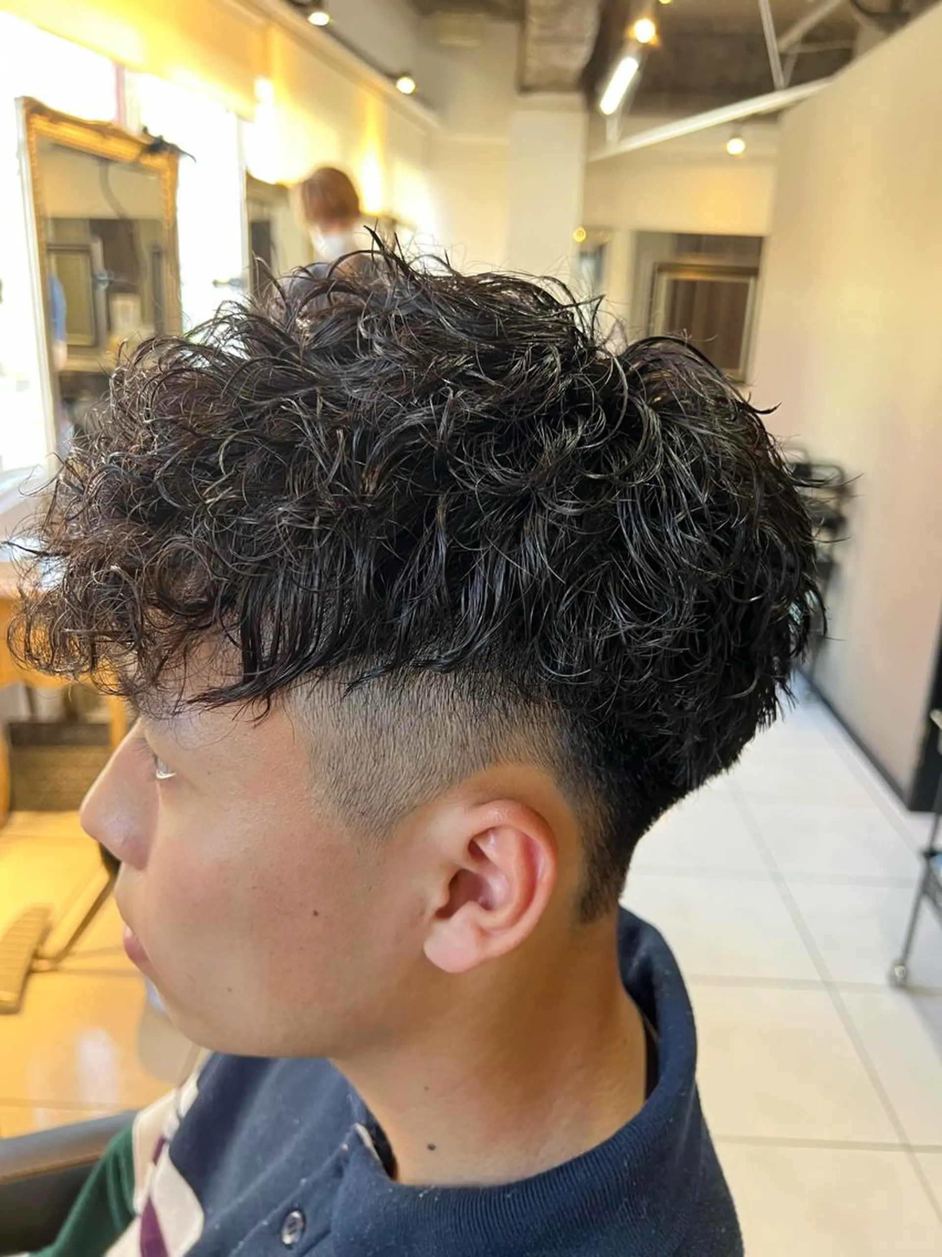 パーマ メンズ センターパート フェードカット カルマパーマ マッシュ メンズパーマ カット パーマ特化美容師 茂木広幸のヘアスタイル