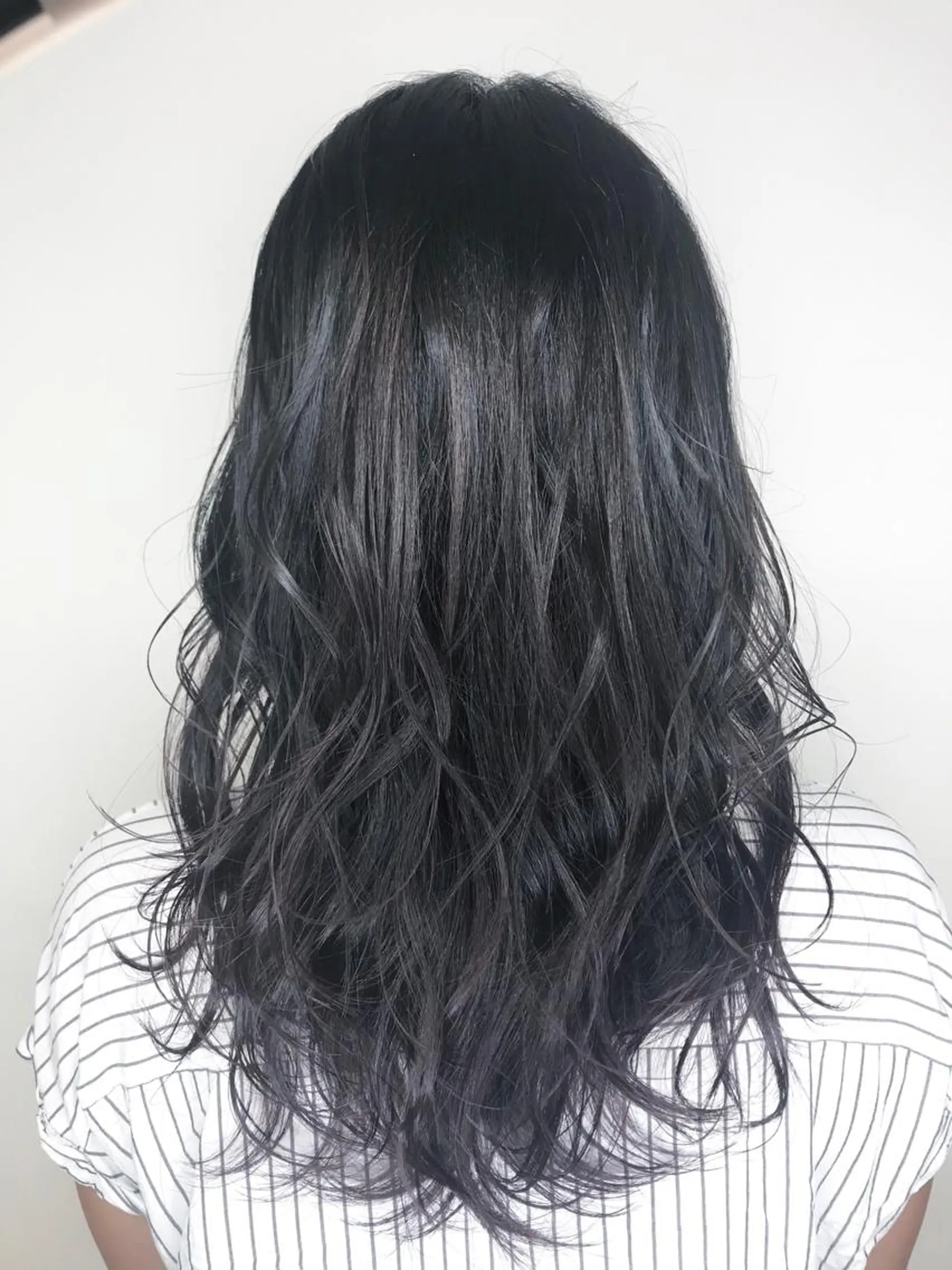 セミロング カラー アッシュ ブリーチ ダブルカラー グレージュ イルミナカラー AMI Hair  supply所属・髪質改善カラー 韓国風レイヤーのヘアスタイル