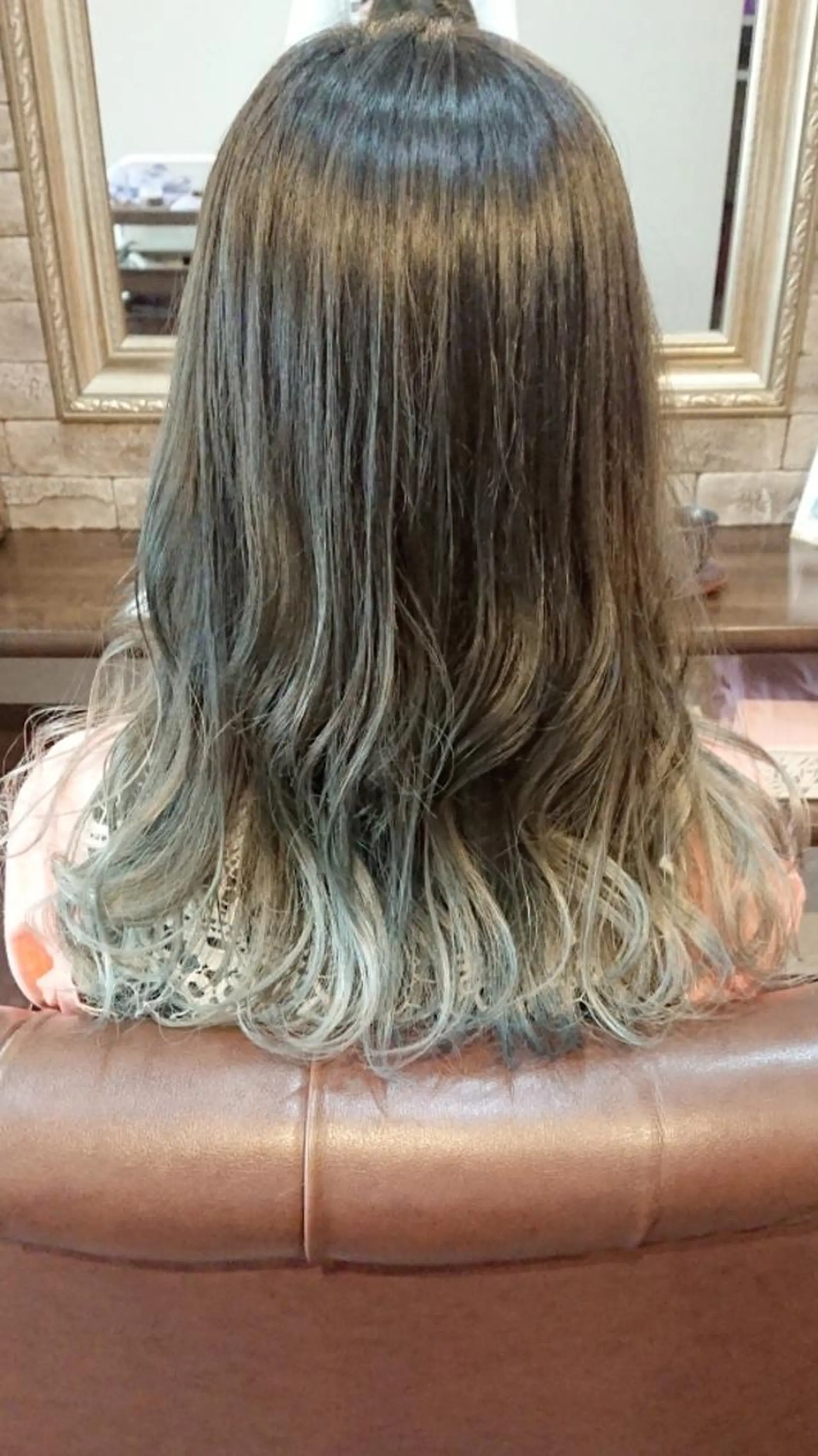 セミロング カラー カット ヘアカラー トリートメント 美髪 カラーリストのヘアスタイル