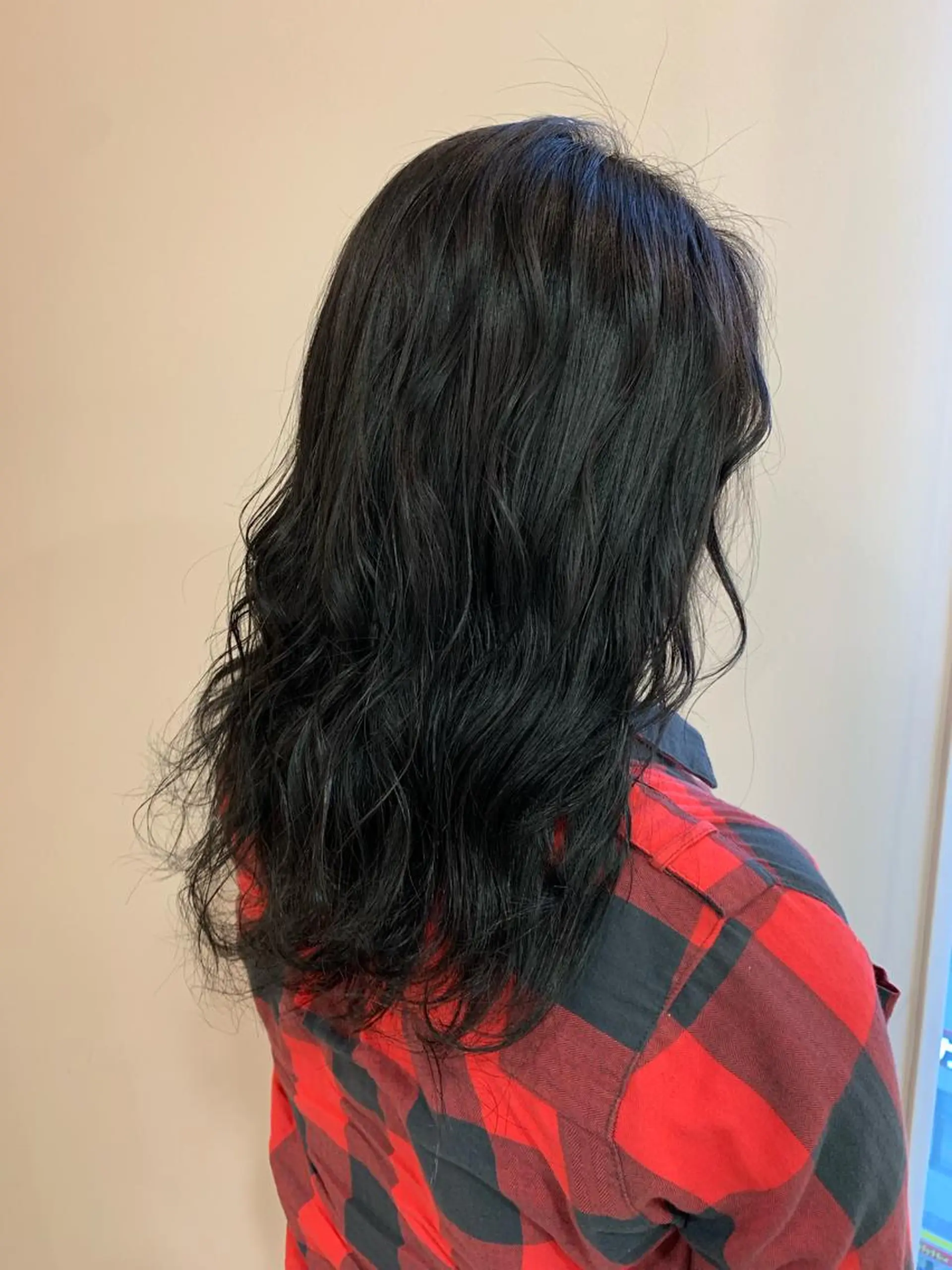 ロング カラー 黒髪 ブルーカラー ブルーブラック ヘアカラー ヘッドスパ 顔まわりカット✄ ベージュカラー🧸のヘアスタイル