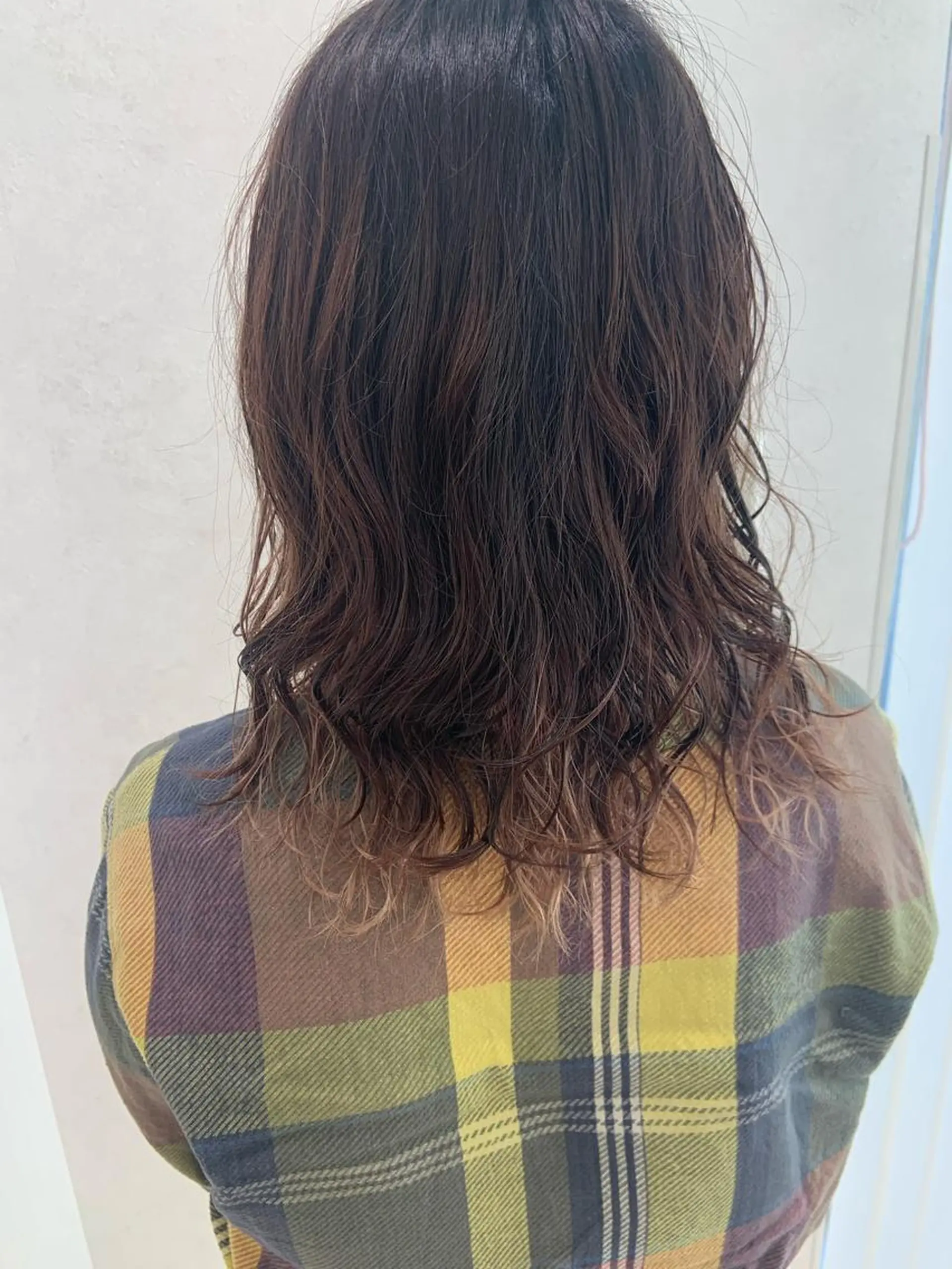 セミロング カラー パーマ ヘアアレンジ カット パーマ トリートメント ハイトーンカラー🤍 山下 優華のヘアスタイル