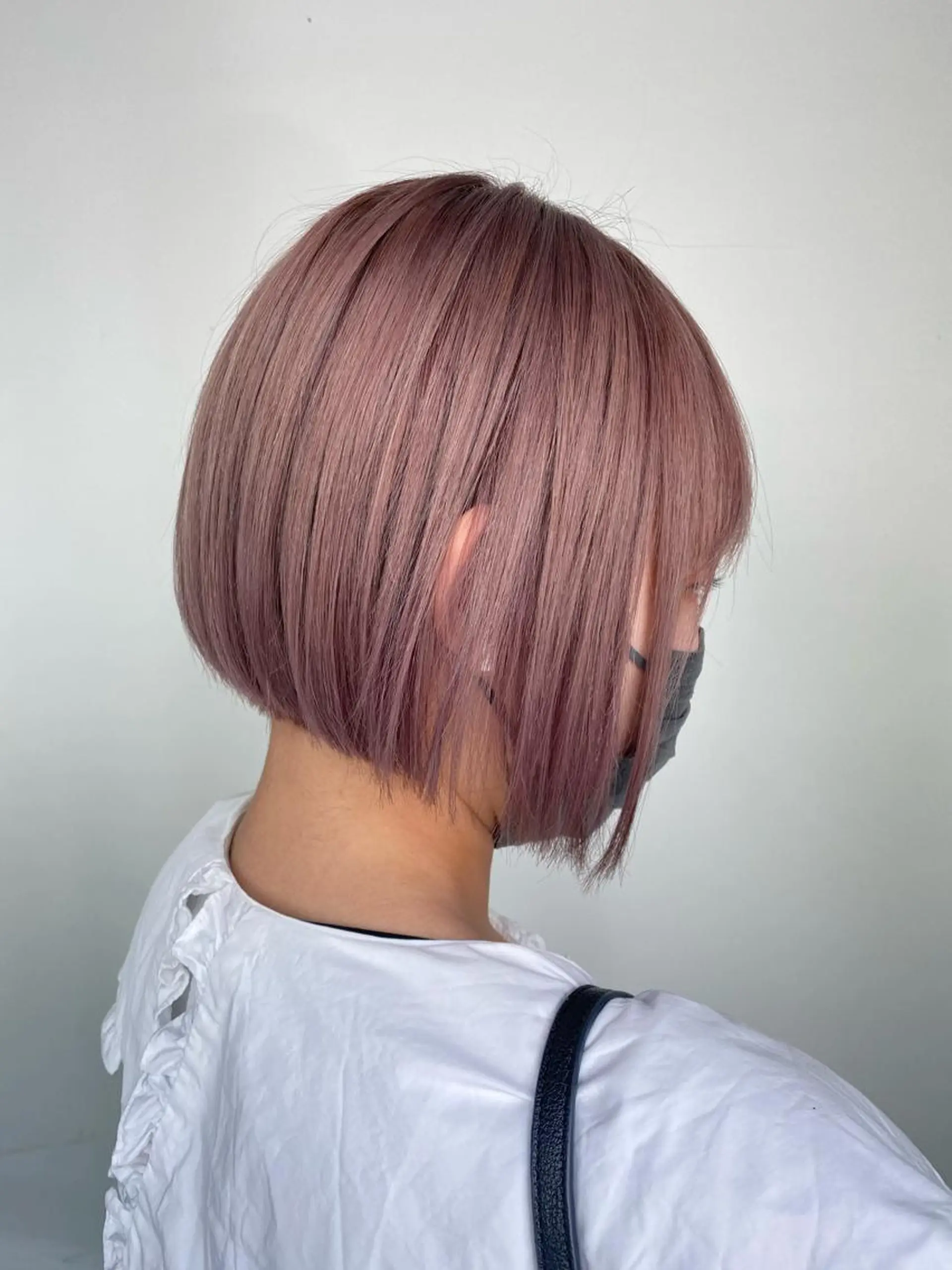 ショート カラー ピンクカラー ボブ 白髪ぼかし バレイヤージュ志鎌のヘアスタイル