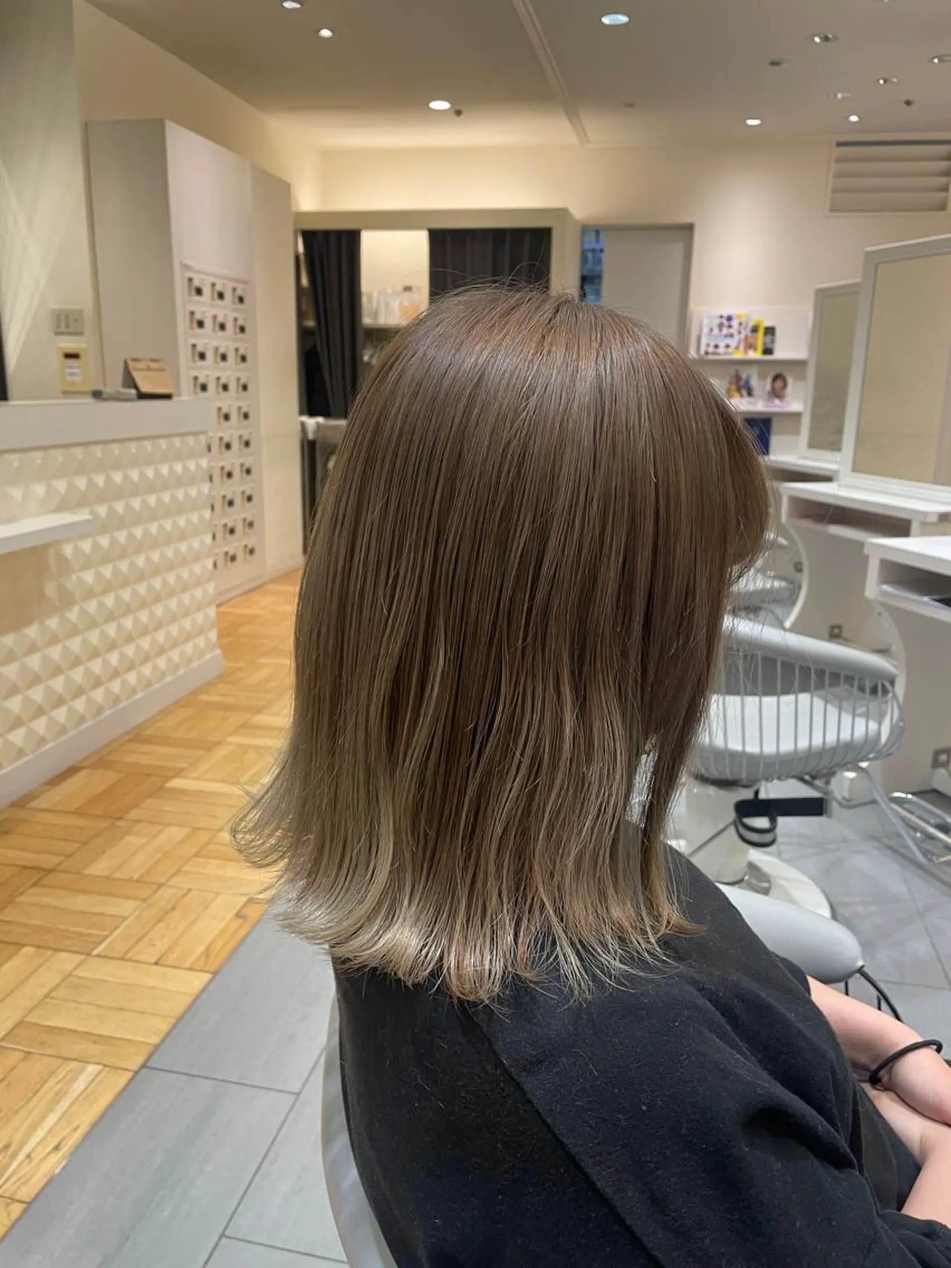 セミロング FLAPPER所属・ハイトーンカラー /パーマ/亀井のヘアスタイル