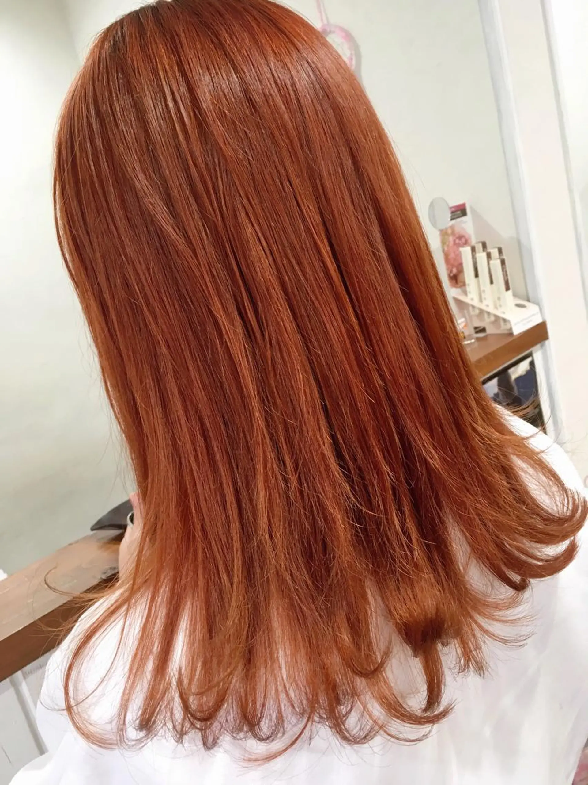 セミロング カラー 塩崎 明菜のヘアスタイル