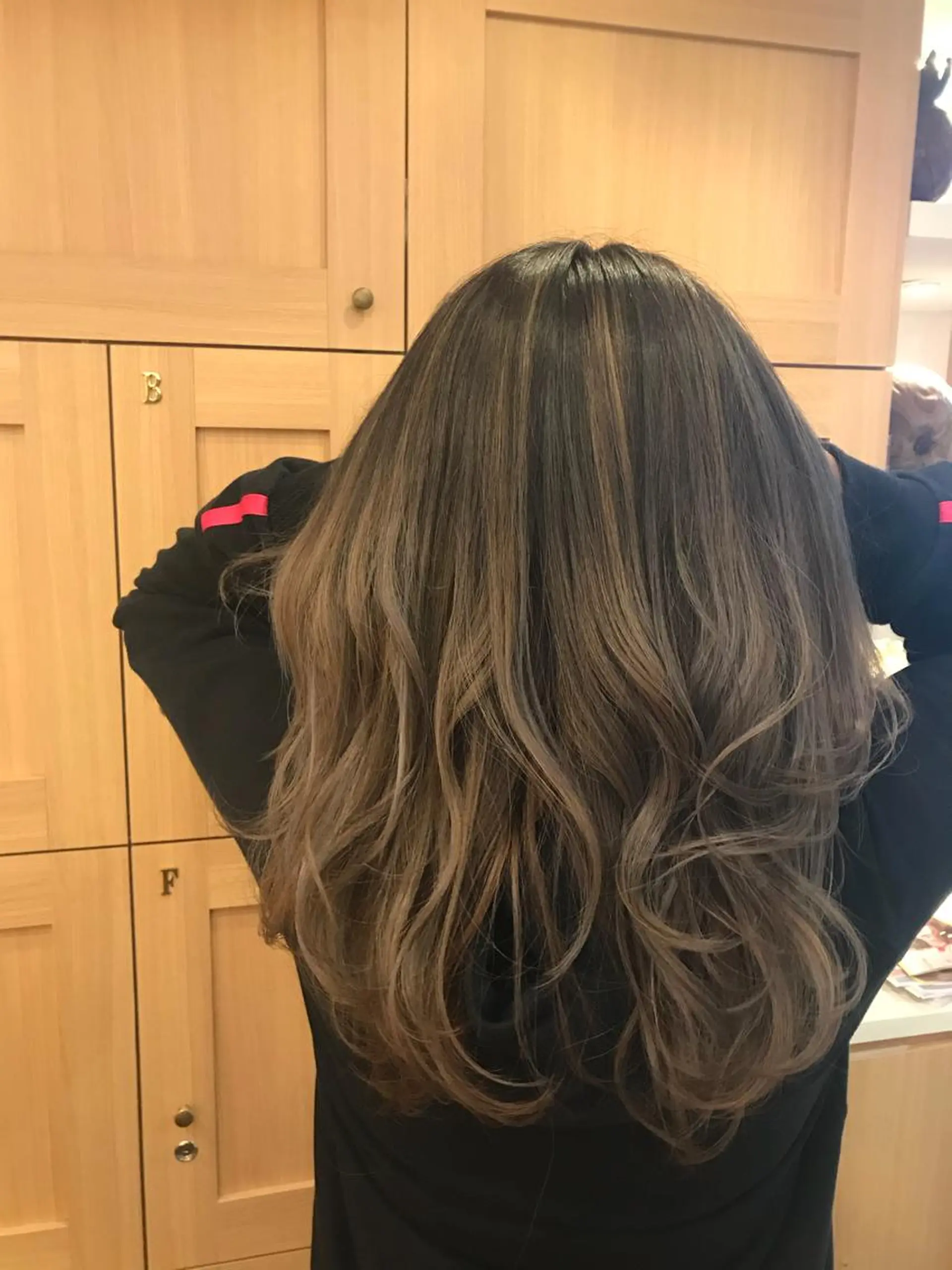 セミロング レイヤーカット ルーチェヘアー 北摂エリアNo.1のヘアスタイル