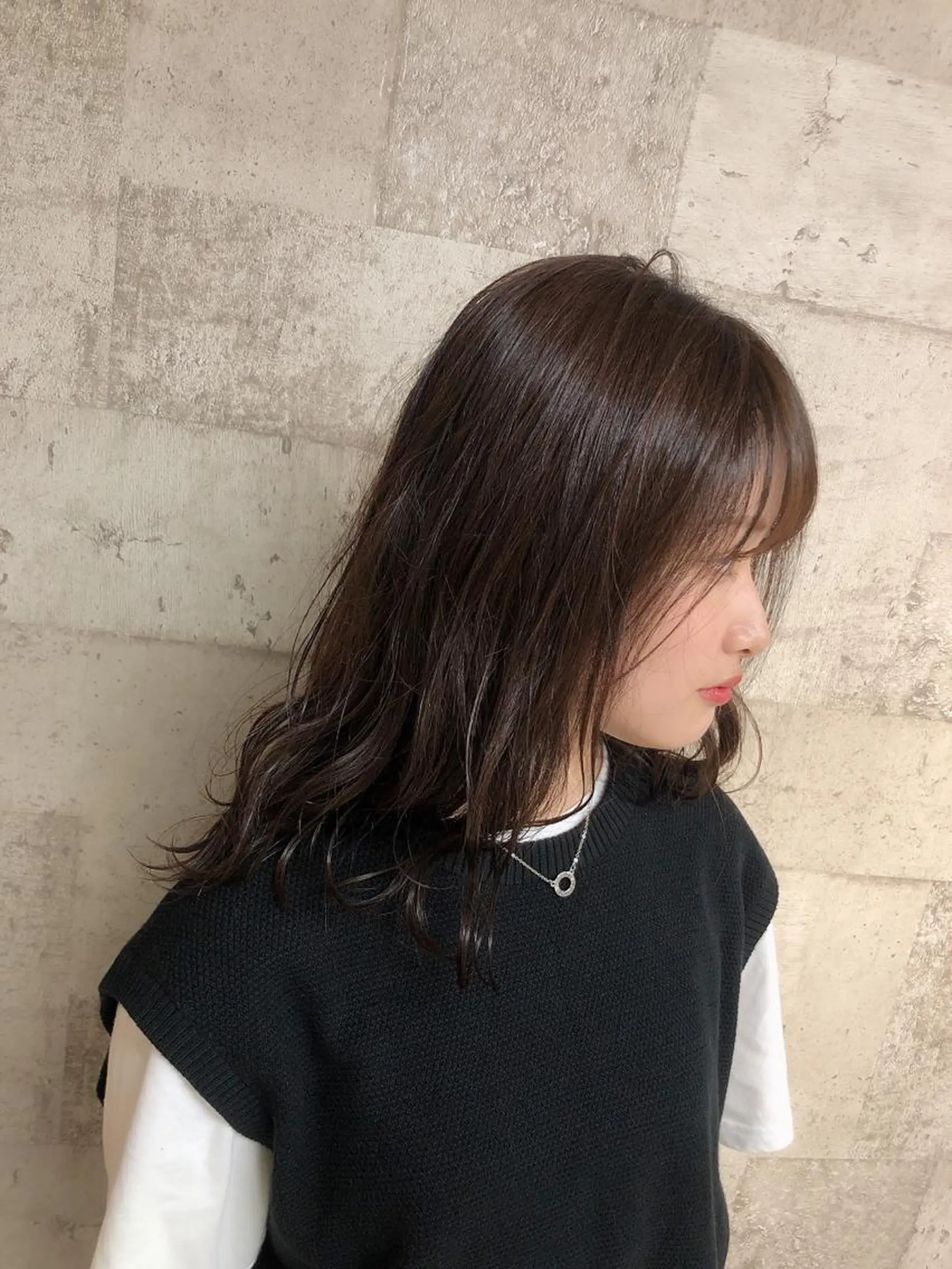 ロング アッシュ ハイトーン/ 顔周りレイヤー/白石のヘアスタイル