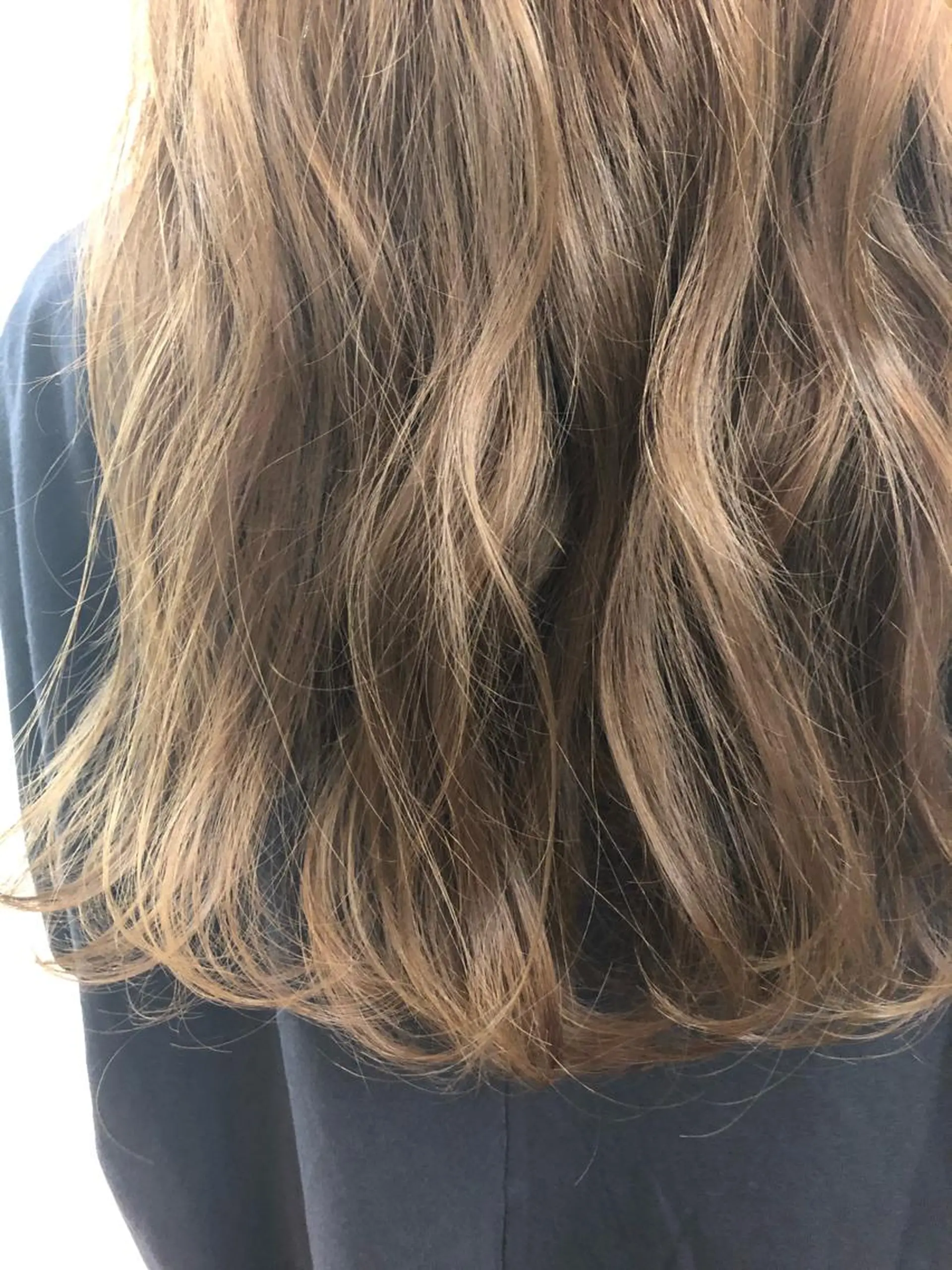 ロング カット ヘアカラー 小見山 琴衣のヘアスタイル