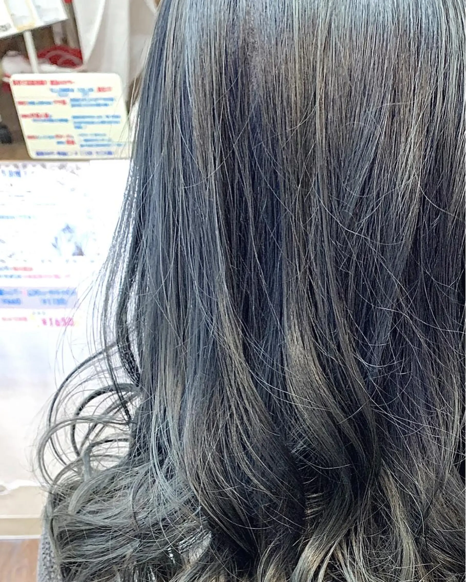 セミロング カラー アッシュ 透明感カラー ネイビーカラー ヘアカラー GLAD 萩原のヘアスタイル