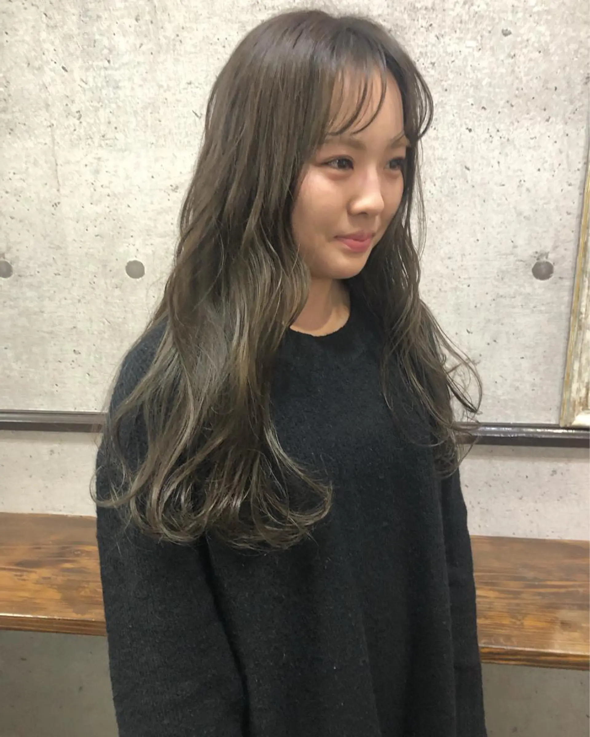 ロング カラー グレージュ ヘアカラー トリートメント 江原 彩華のヘアスタイル