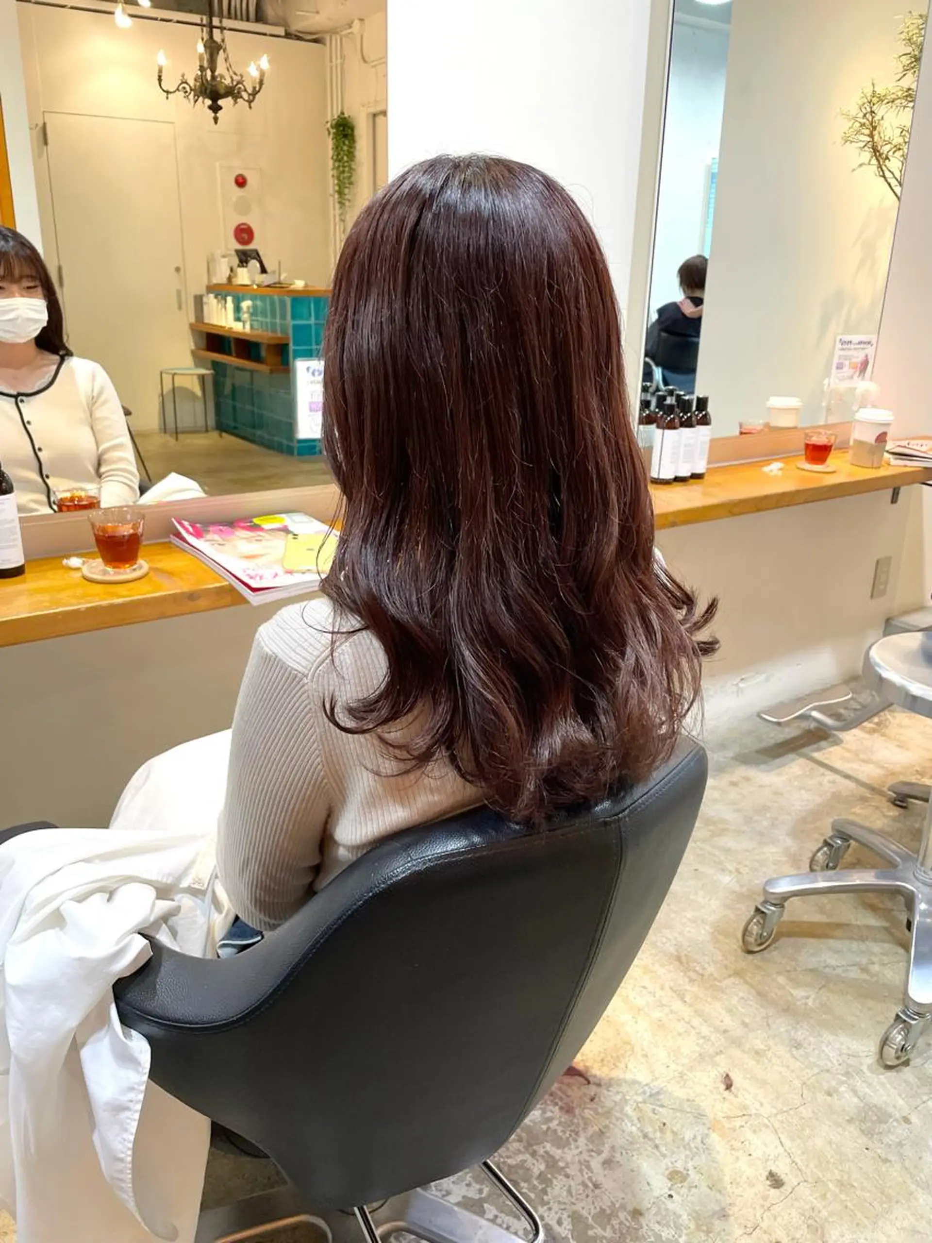 ミディアム カラー ブラウンカラー ピンクカラー ピンクブラウン カット ヘアカラー トリートメント MIOベージュカラー 柔らかいカラーのヘアスタイル