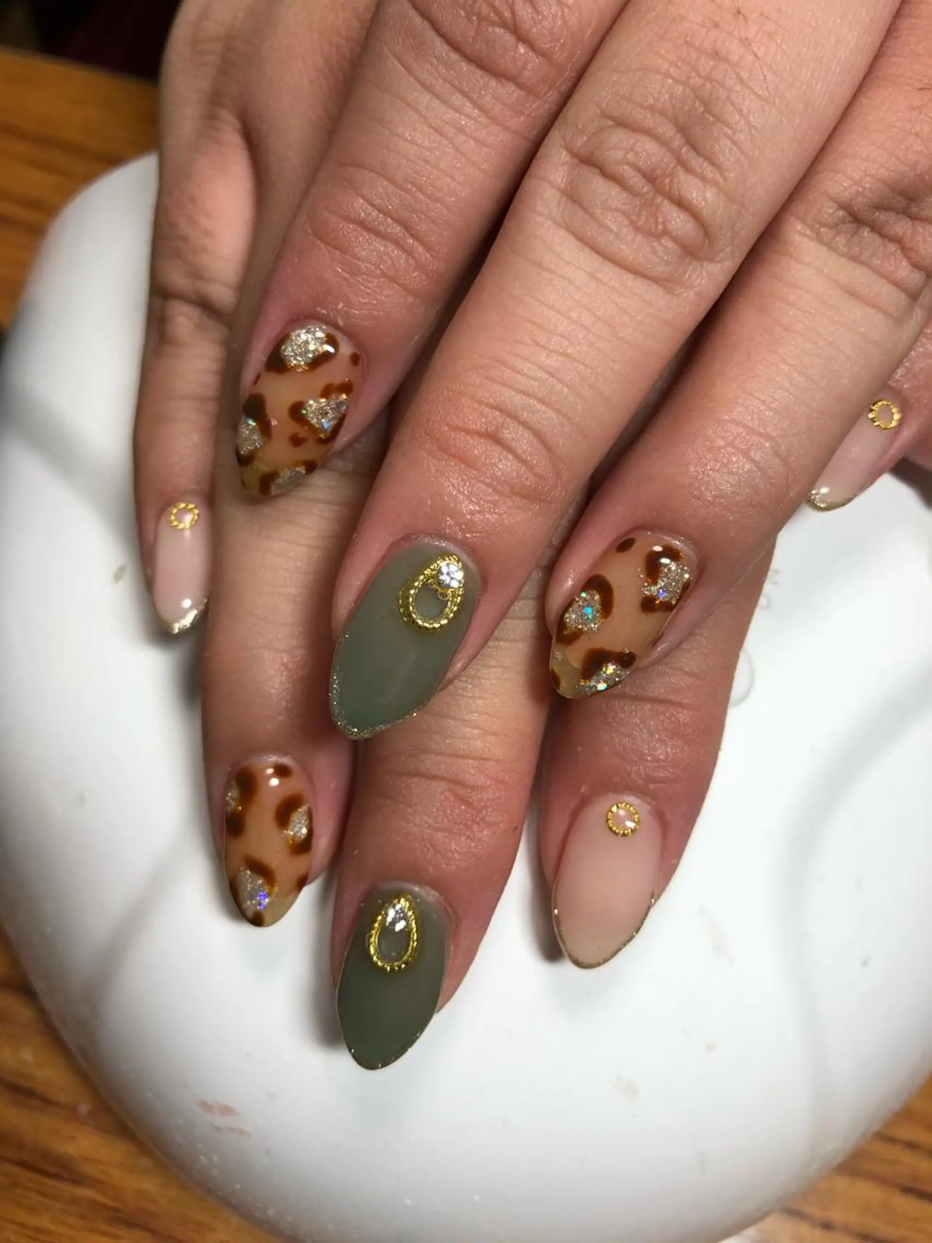 ネイル ラメ(グリッター) シンプルネイル ストーンネイル MaHaRo所属・S HARUKAのネイルデザイン