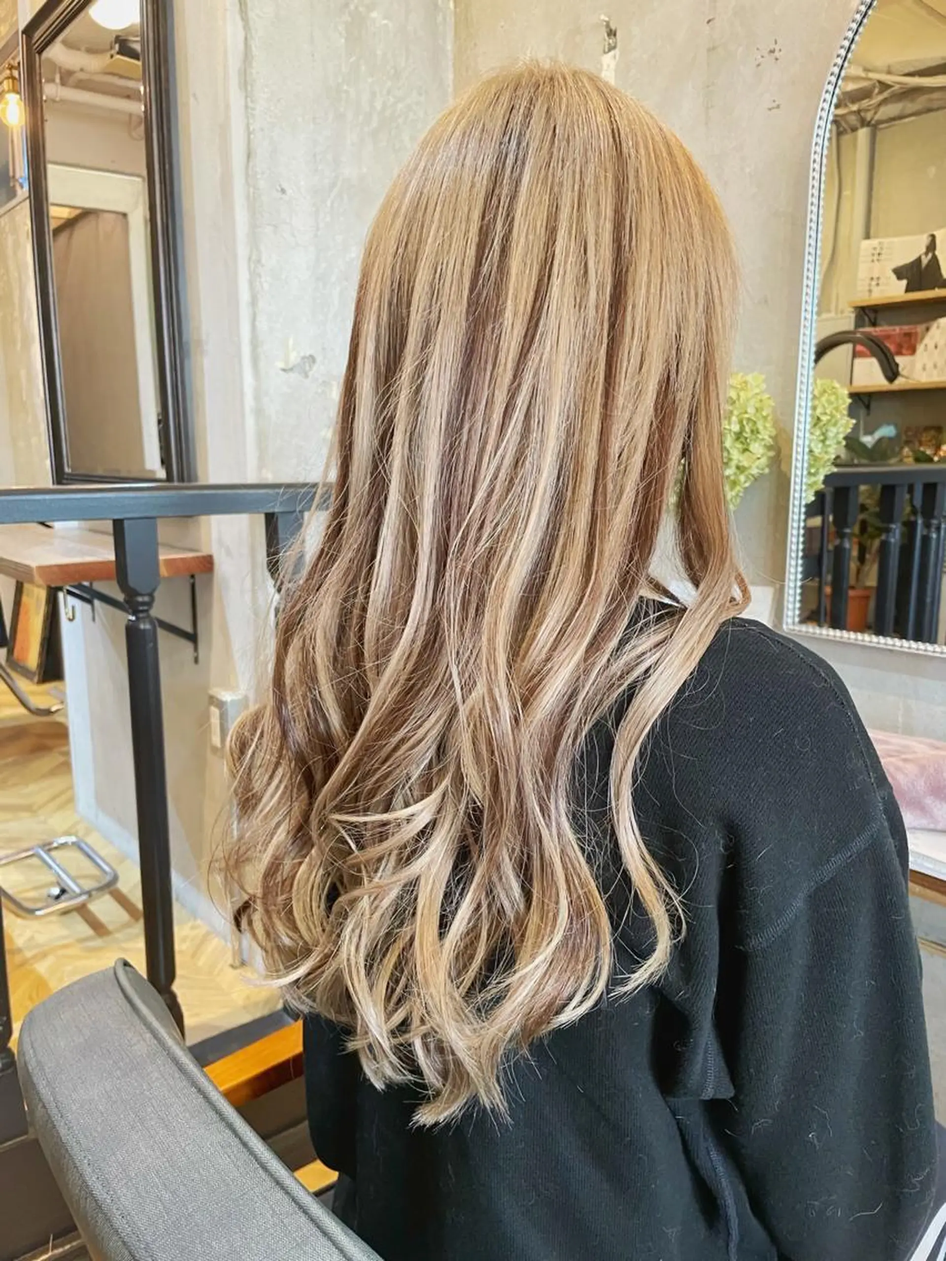 ロング カラー シールエクステ ミストバング ベージュカラー ブリーチ ダブルカラー エクステ指名No.1 【店長】橘田のヘアスタイル