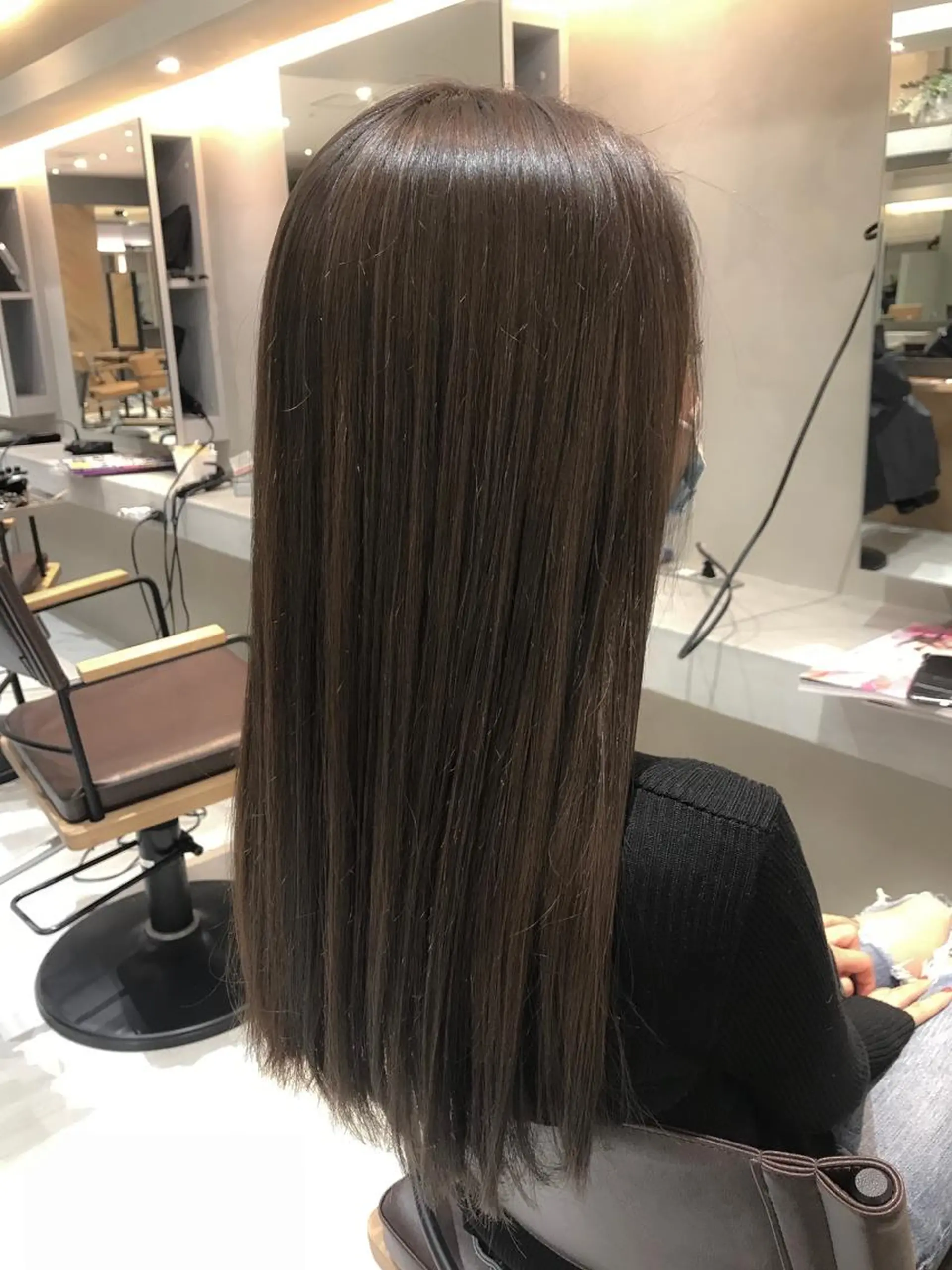 ロング カラー アッシュ アッシュグレー SALOWIN神戸三宮East店所属・【透明感、艶髪】西村 有司のヘアスタイル