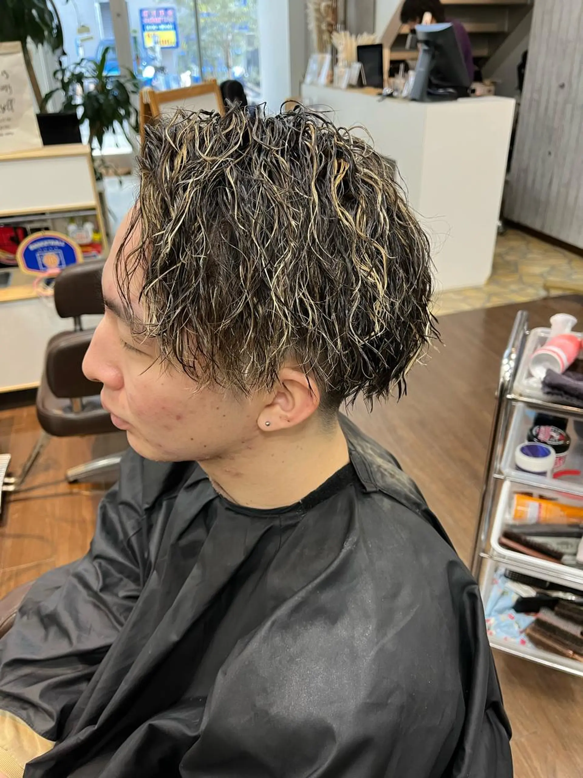 パーマ メンズ メンズメッシュ カット パーマ エクステ・髪質改善・ ブリーチ・吉田大介のヘアスタイル