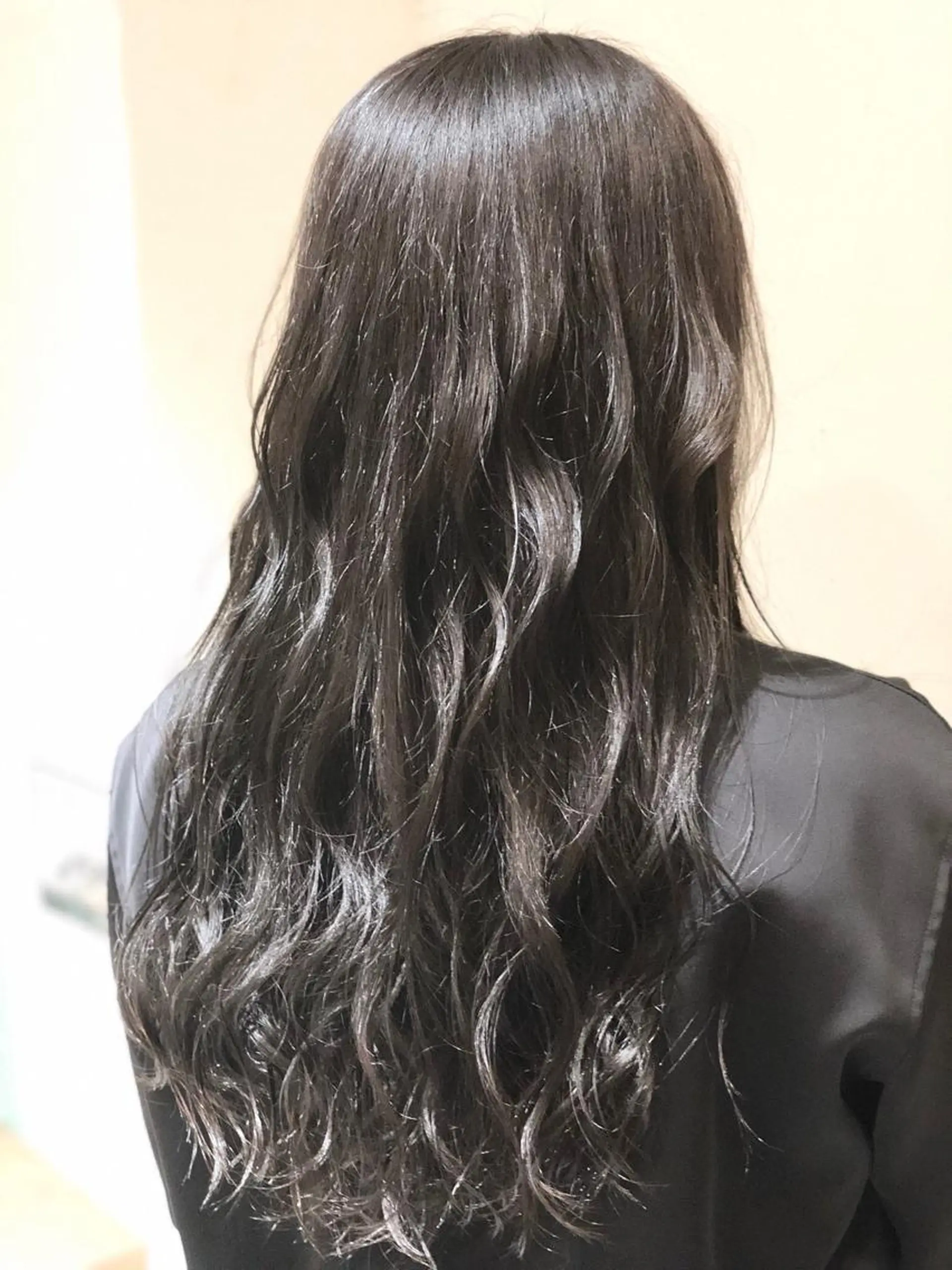 ロング カラー パーマ ヘアアレンジ バレイヤージュ 黒髪 ブルーカラー ブルーグレー ブルーグレージュ 【ツヤ髪美容師】 ツダケイスケのヘアスタイル