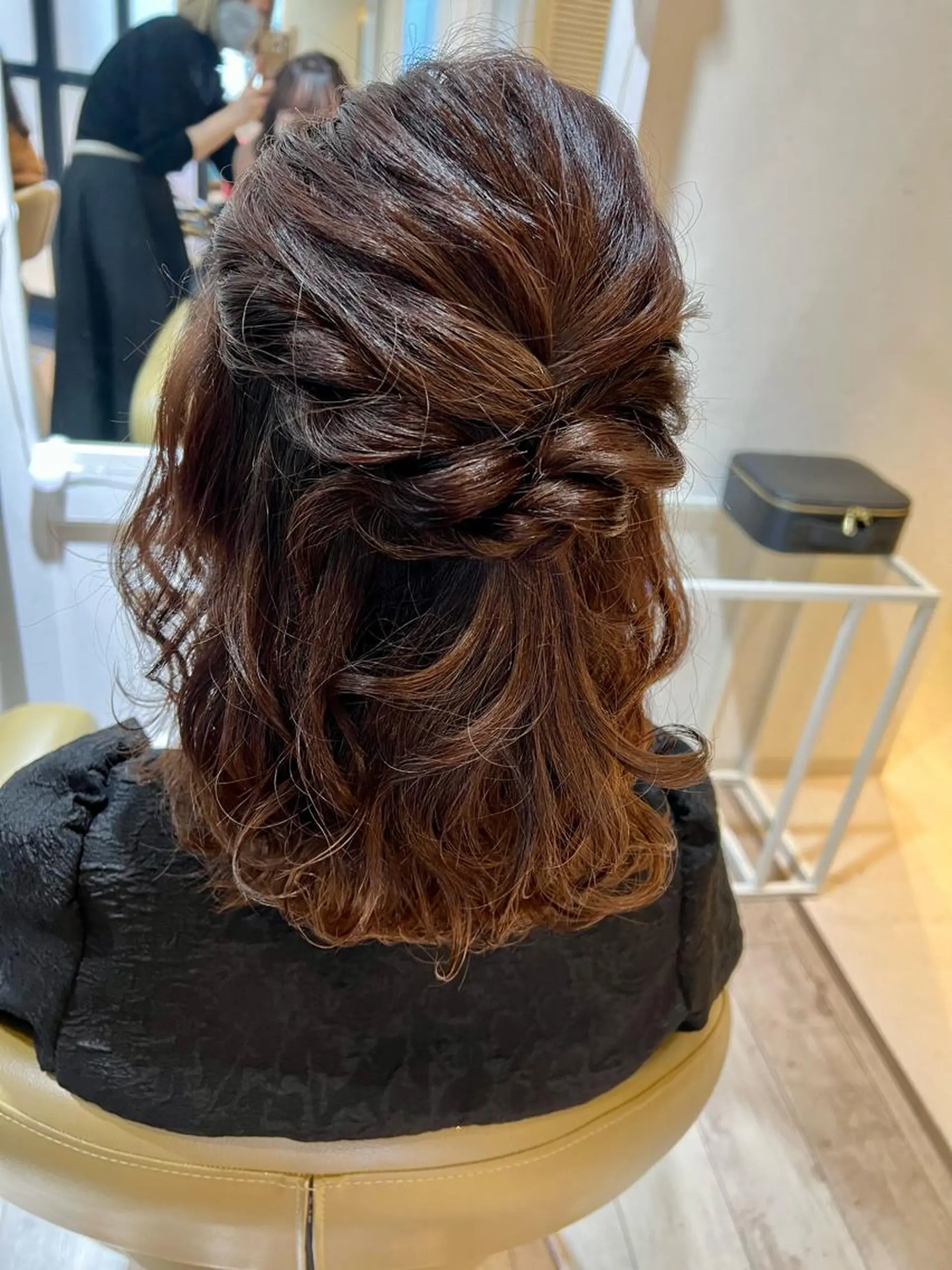 ミディアム ヘアアレンジ ハーフアップ 人見知りさんでも安心 奥田 里佳子のヘアスタイル