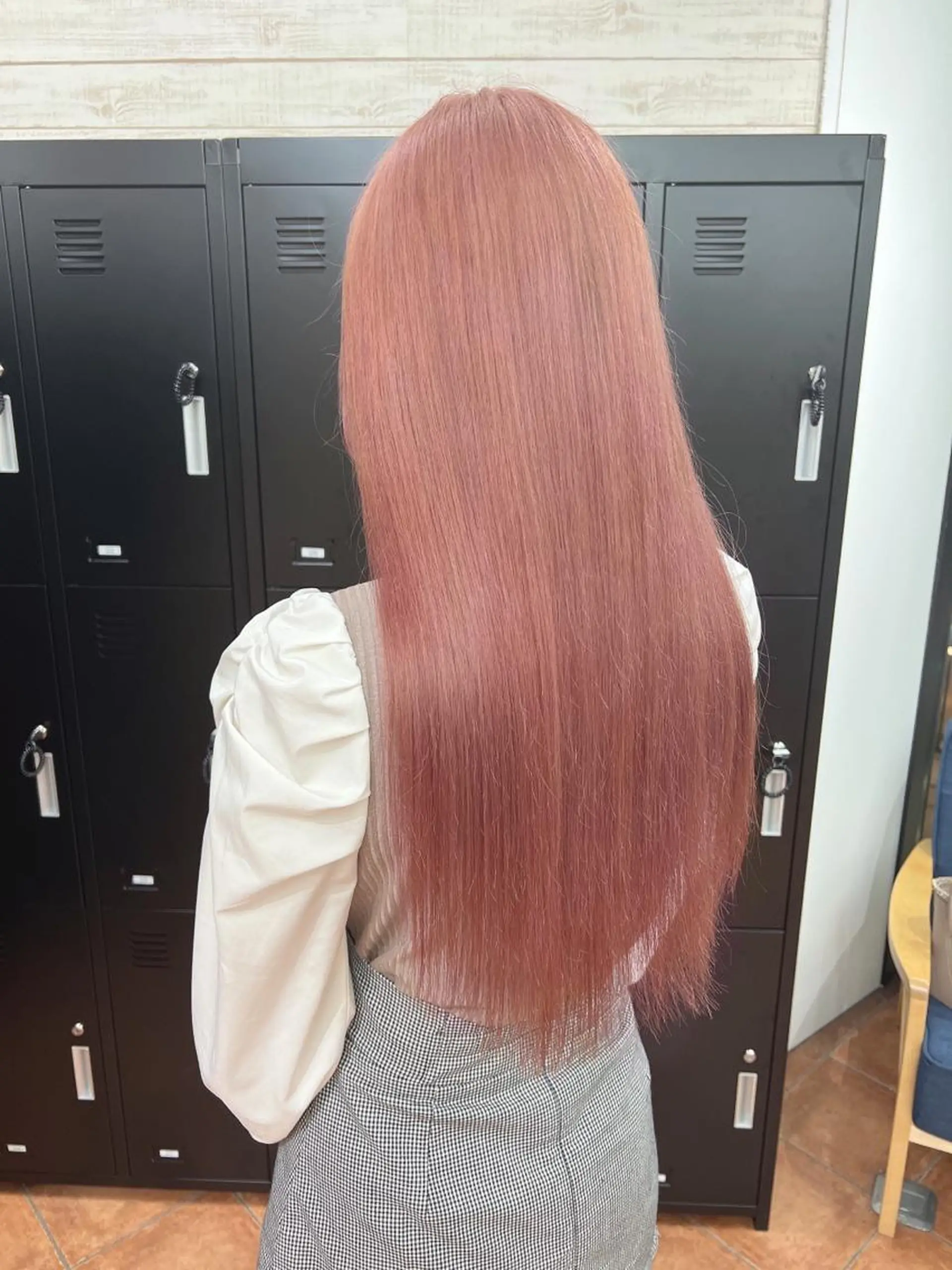 ロング カラー ブリーチ ピンクカラー ヘアカラー トリートメント 韓国ヘア/レイヤー カット SAKURAのヘアスタイル