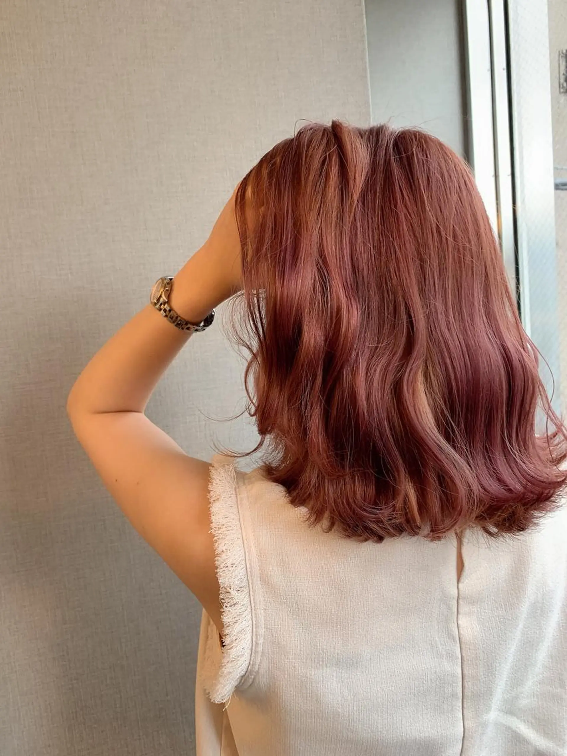 ミディアム アッシュ ハイライト ヘアカラー トリートメント Selene hair OSAKAのヘアスタイル