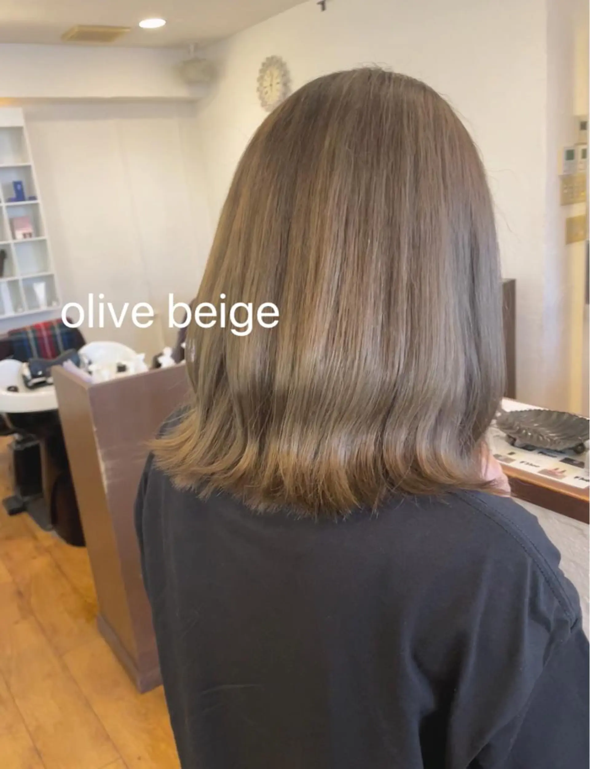 ミディアム カラー ヘアアレンジ ベージュカラー ブリーチ 透明感カラー オリーブベージュ ヘアカラー Hair muse'e所属・加藤 愛鈴のヘアスタイル