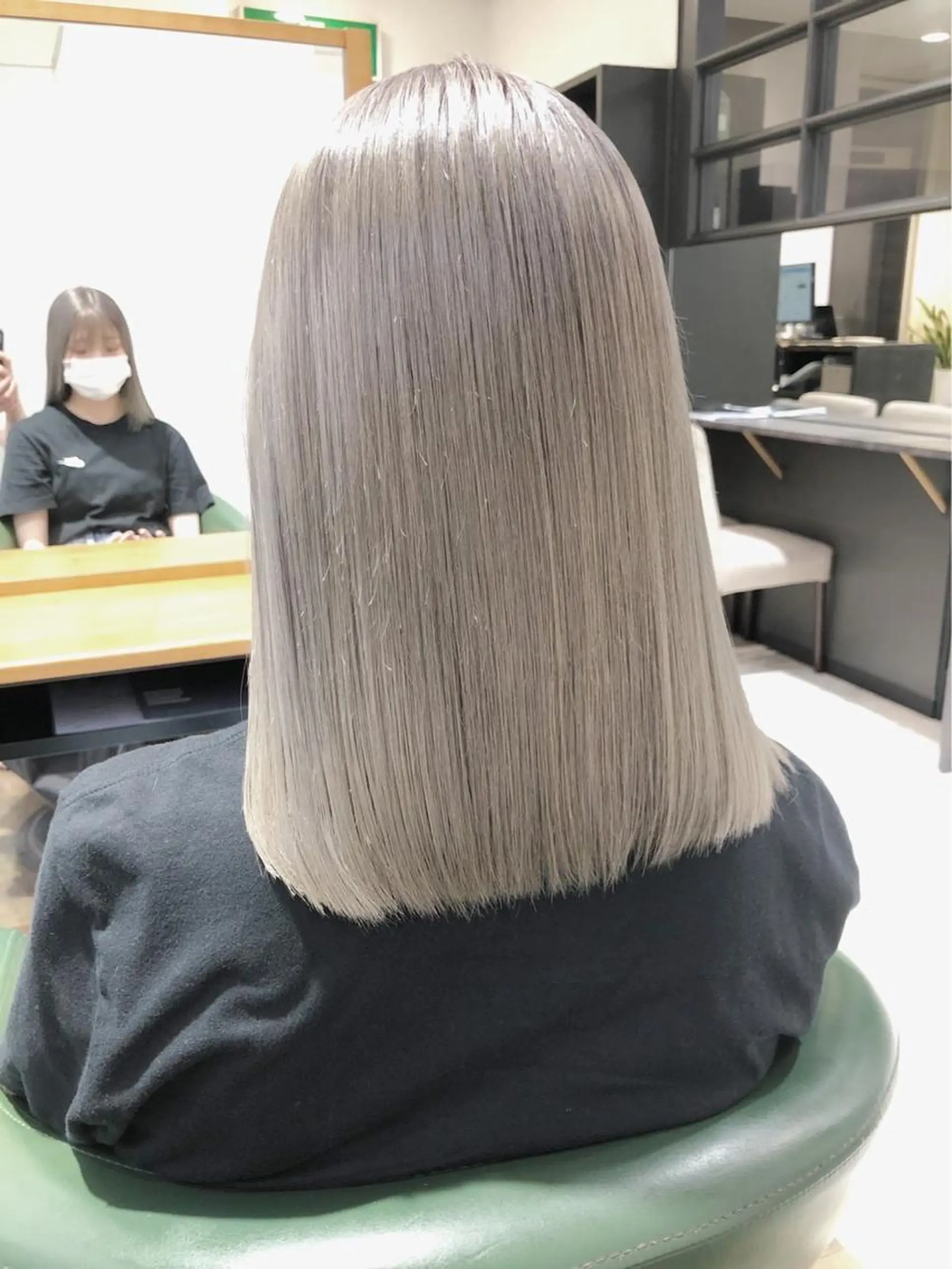 セミロング カラー mimiiy梅田 中崎町ハイトーンのヘアスタイル