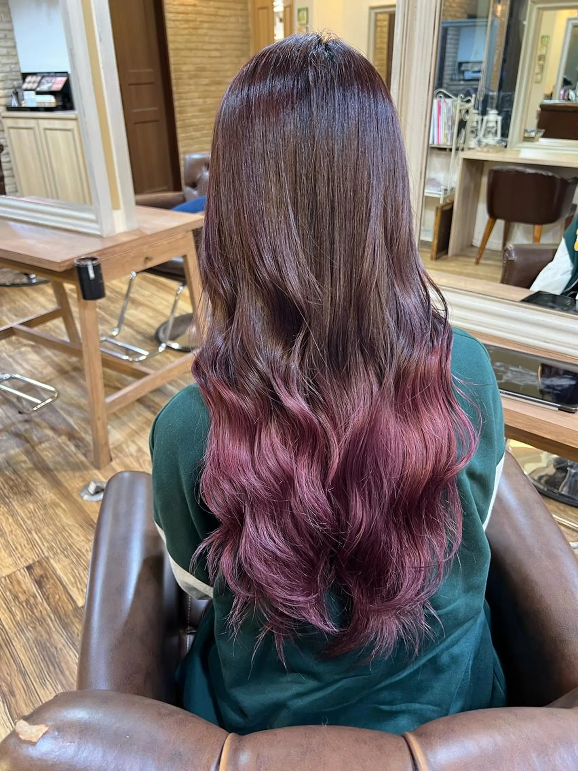 ロング カラー グラデーションカラー 染矢 優希のヘアスタイル