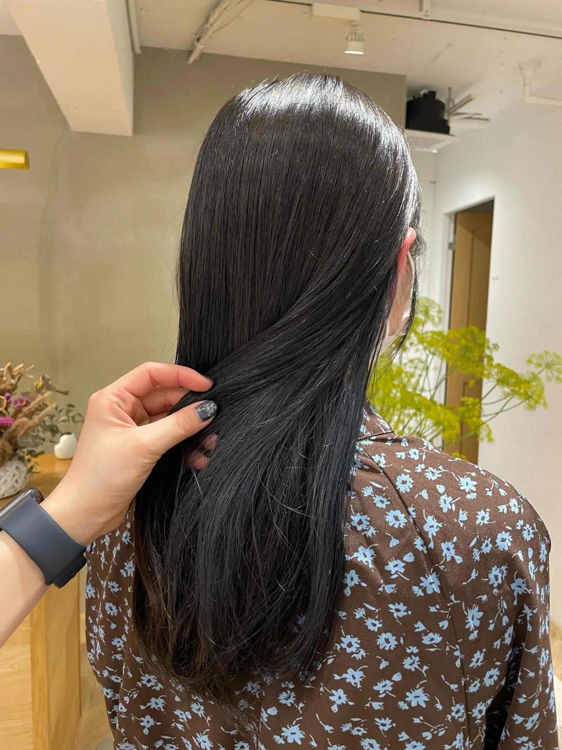 ロング カラー ブルーカラー ネイビーカラー ロング LOREN/ miuのヘアスタイル