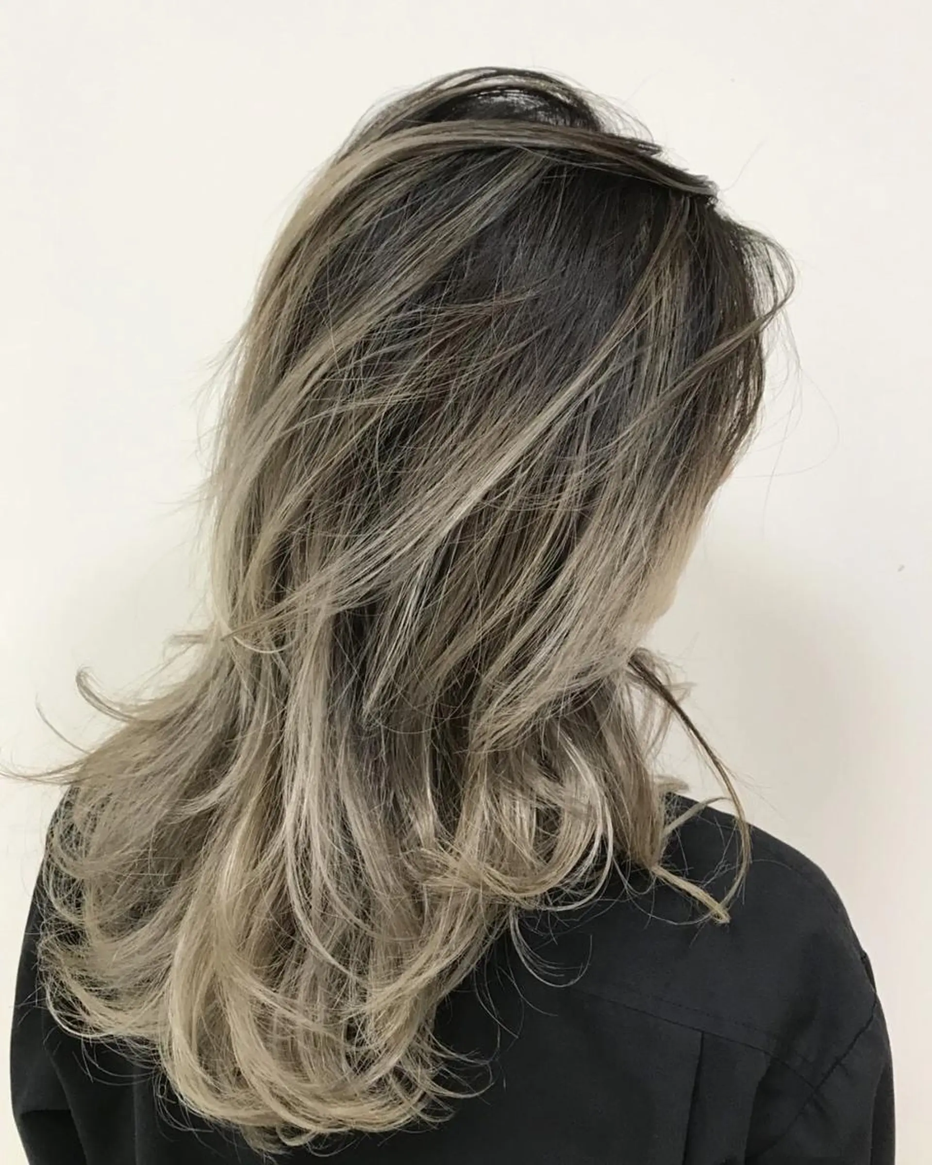 カラー デザインカラー Lienのヘアスタイル