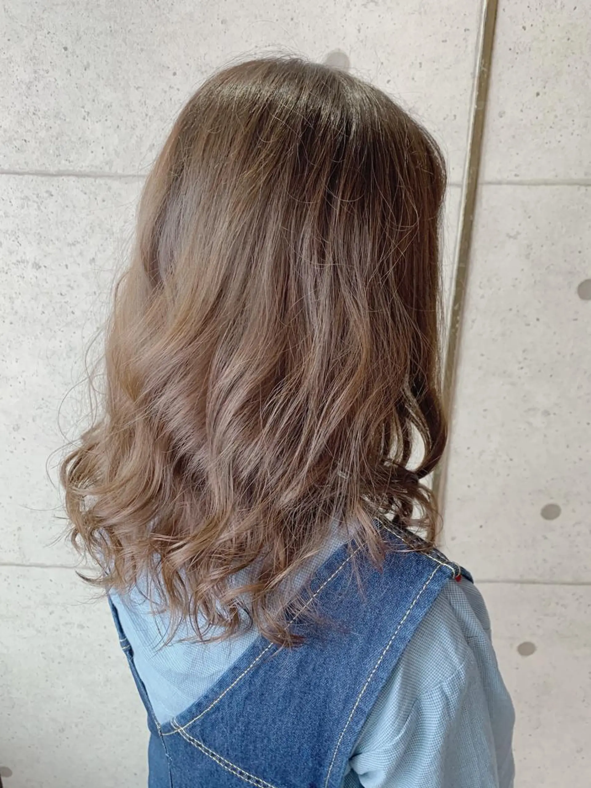 ミディアム カラー 福森 みずきのヘアスタイル