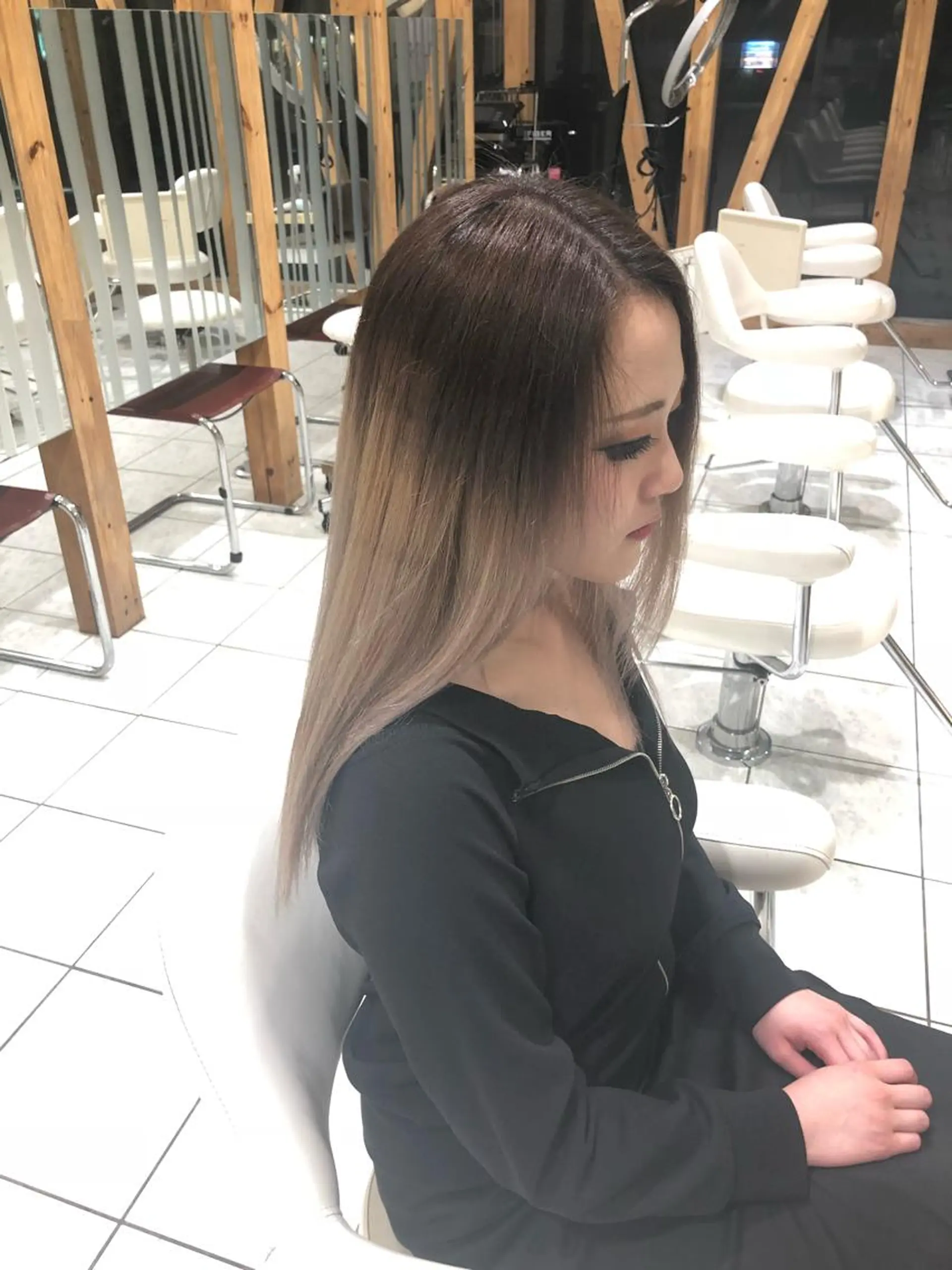 ロング カラー ブリーチ クーポン お試し価格有り！のヘアスタイル