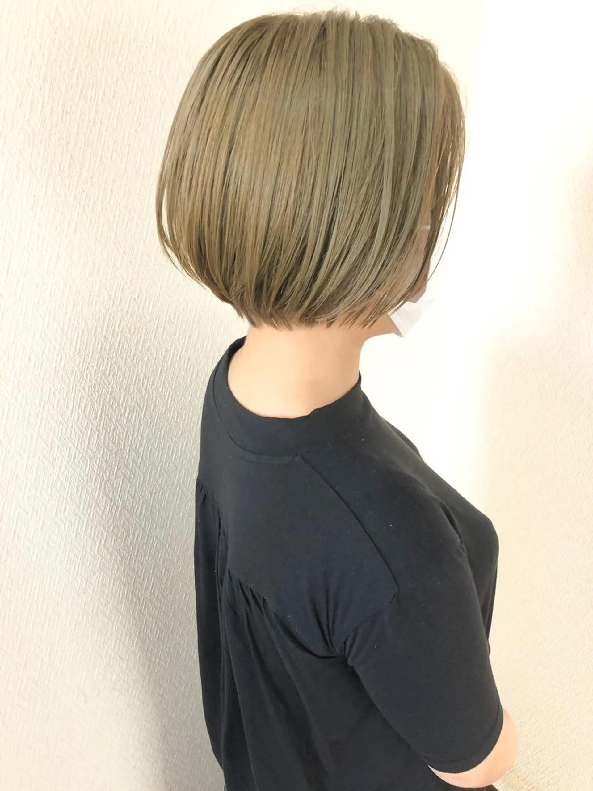 ショート カラー ベージュカラー ブリーチ ミルクティーベージュ 小木曽智美 /ボブ/ショートのヘアスタイル