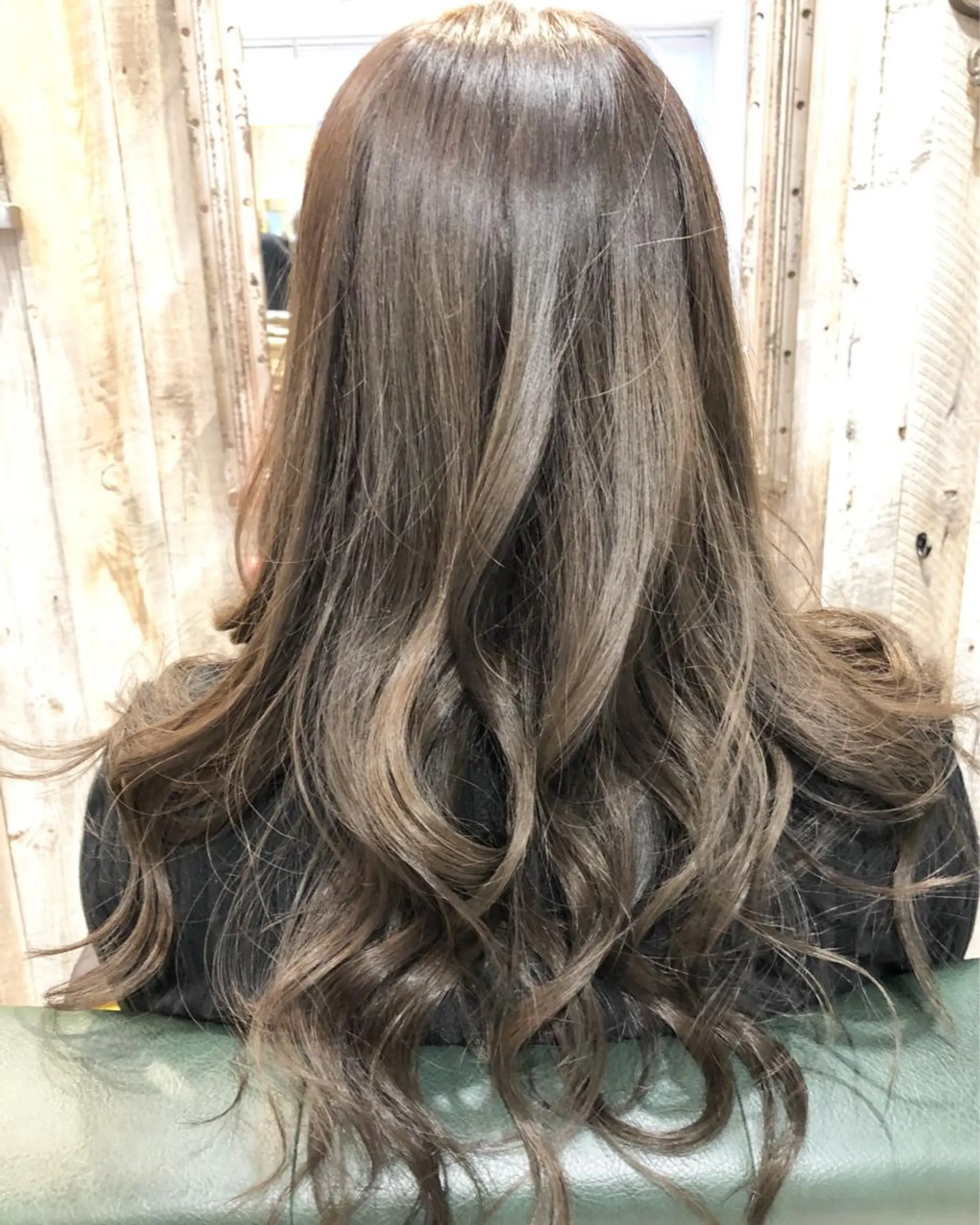 ロング アッシュ アッシュグレー アッシュグレージュ カット ヘアカラー トリートメント 川野 賢のヘアスタイル