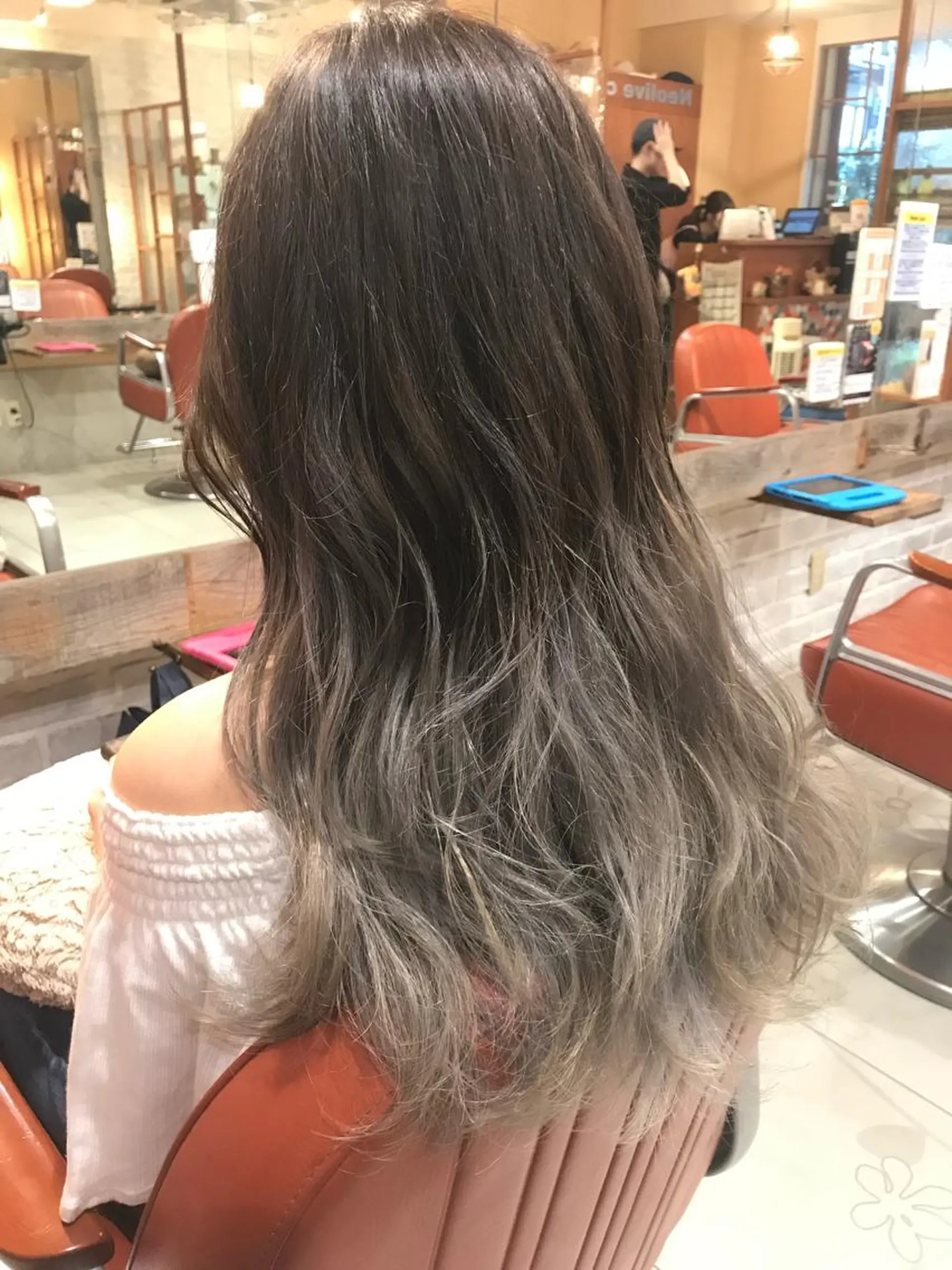 セミロング カラー セミロングパーマ ブリーチ 透明感カラー グラデーションカラー グレージュ 増子 幹樹のヘアスタイル