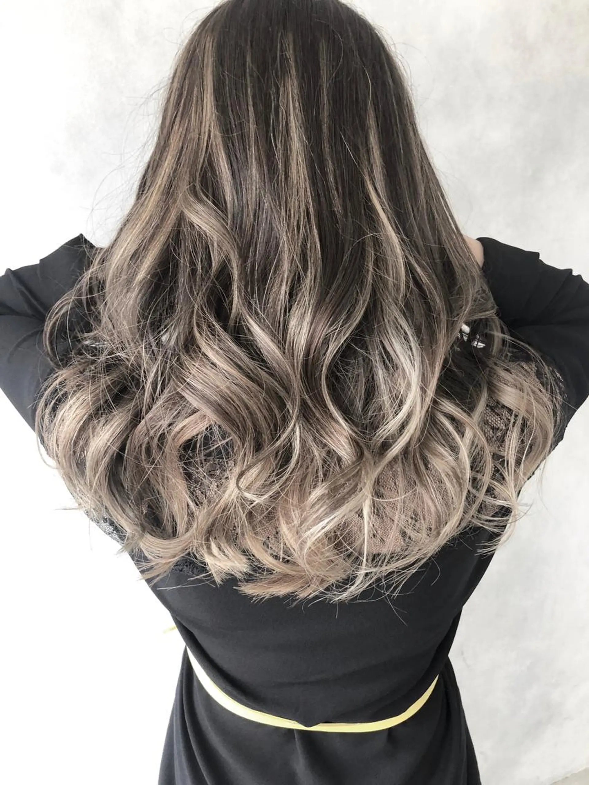 ロング ハイライト ヘアカラー トリートメント 小澤大輔 YOLO hairのヘアスタイル