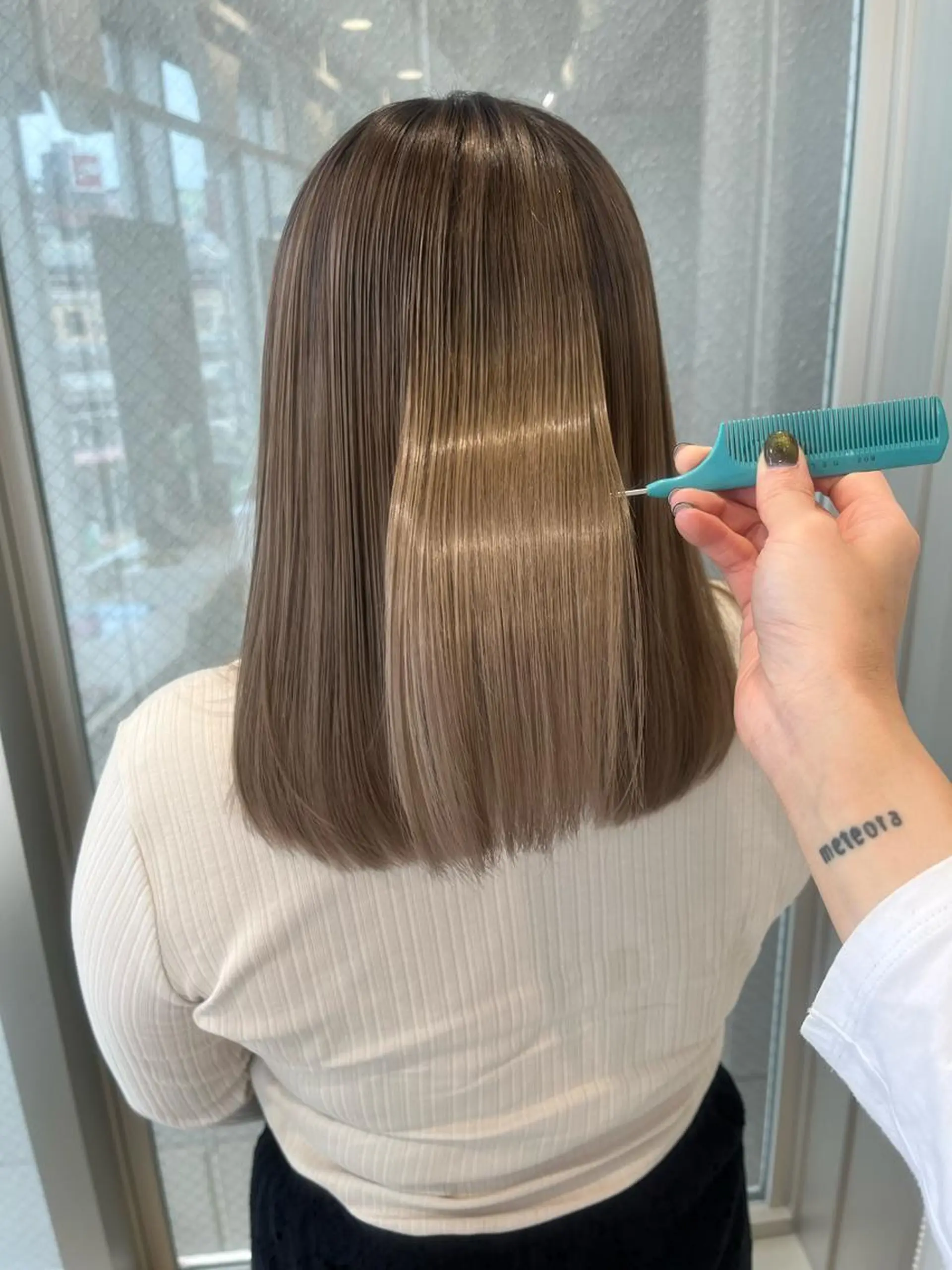 ミディアム トリートメント 酸熱トリートメント ウルフカット/吉村 桃子のヘアスタイル