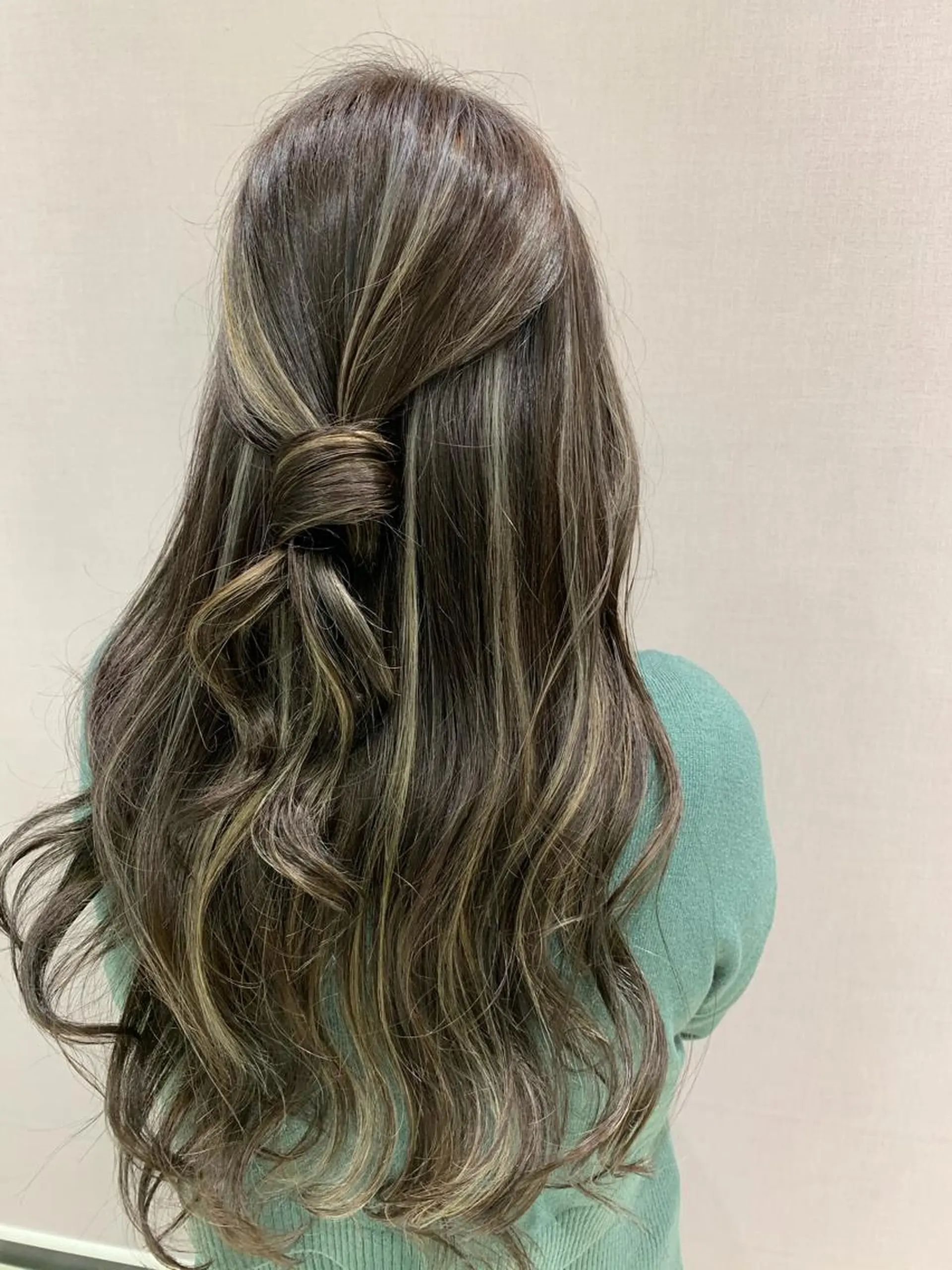 ロング カラー ハイライトカラー ハイライト ヘアカラー トリートメント 古畑 佑悟のヘアスタイル